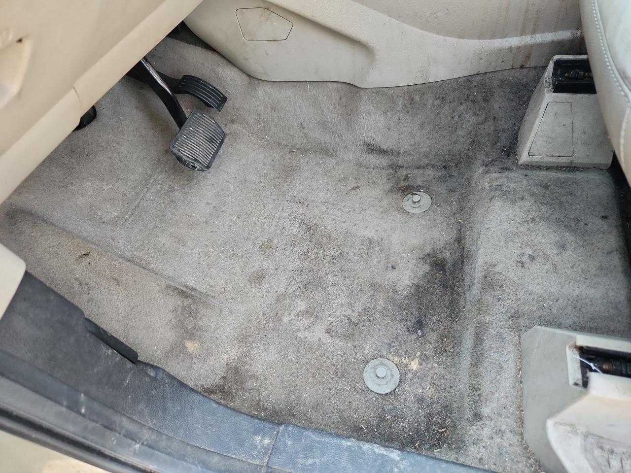 2013 Ford Escape Sel Green vin: 1FMCU0H93DUD31895 Damage: Left Front Carpet, Stained, Permanent