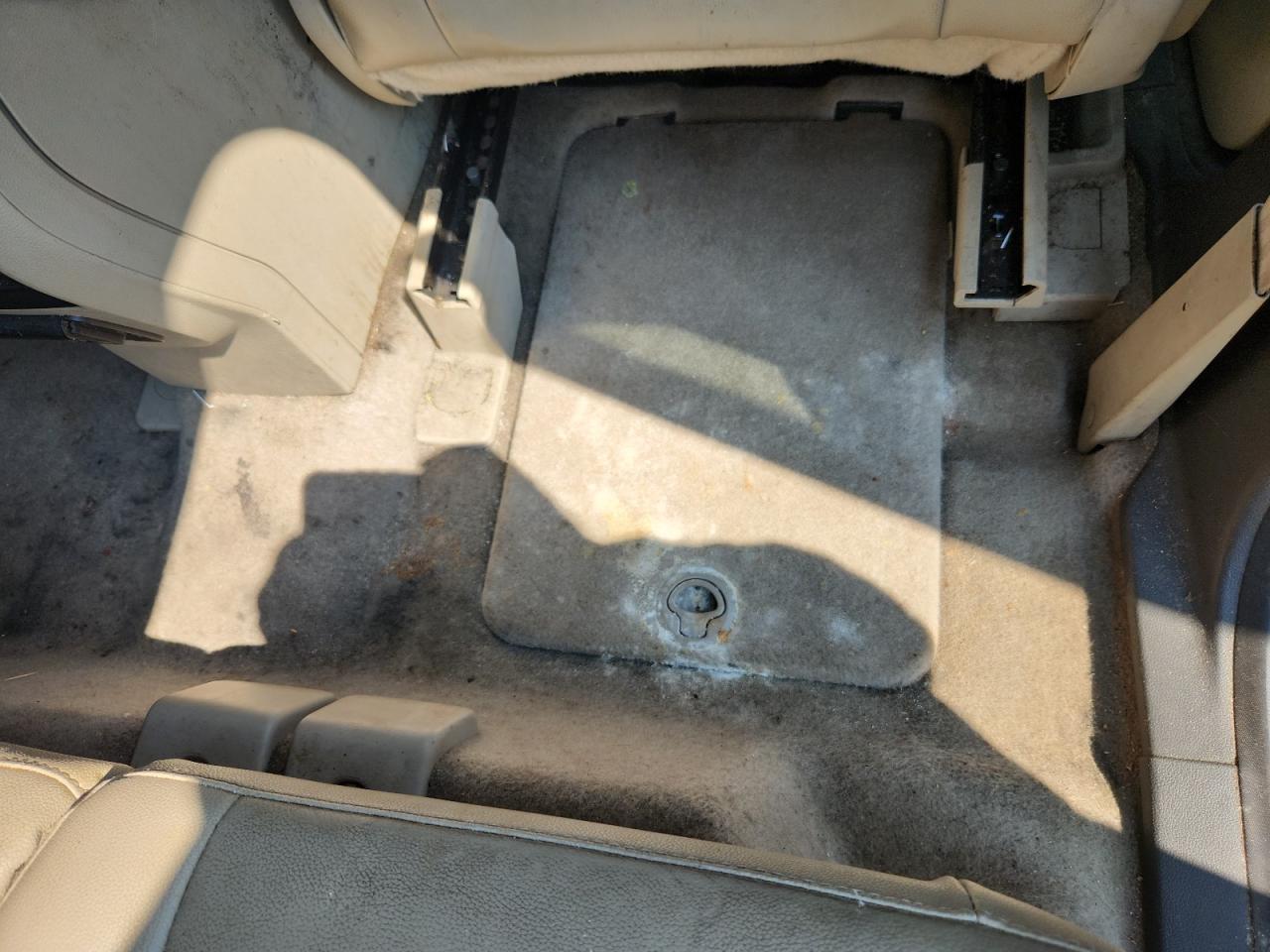 2013 Ford Escape Sel Green vin: 1FMCU0H93DUD31895 Damage: Right Rear Carpet, Stained, Permanent