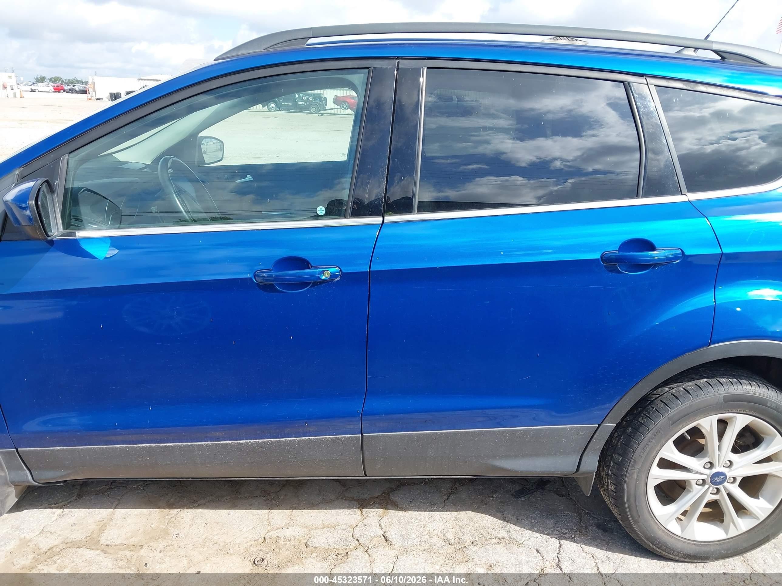 2018 Ford Escape Sel Blue vin: 1FMCU0HD3JUB85451