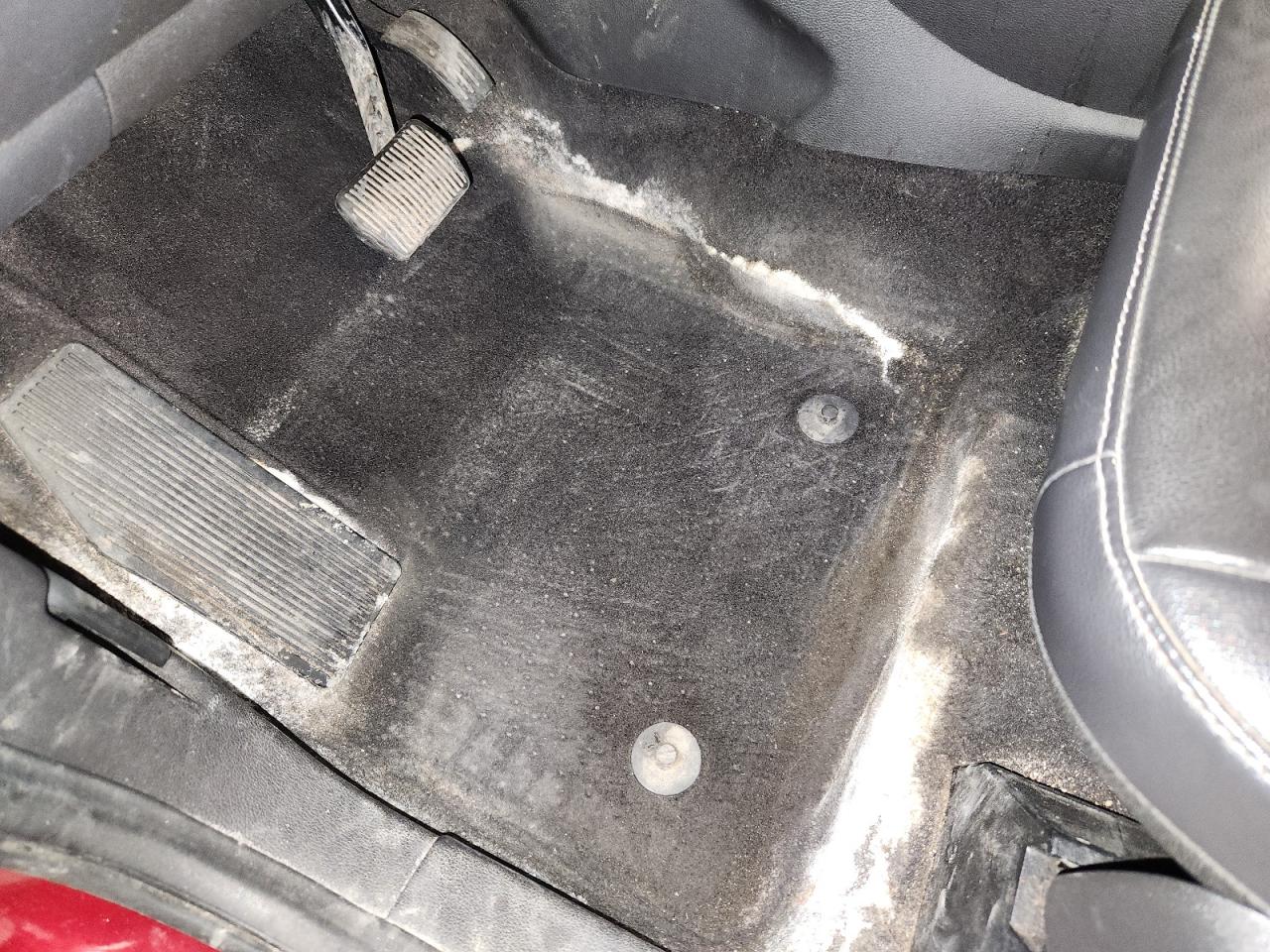 2018 Ford Escape Sel Red vin: 1FMCU0HD4JUD23837 Damage: Left Front Carpet, Water Damage, Replacement Required