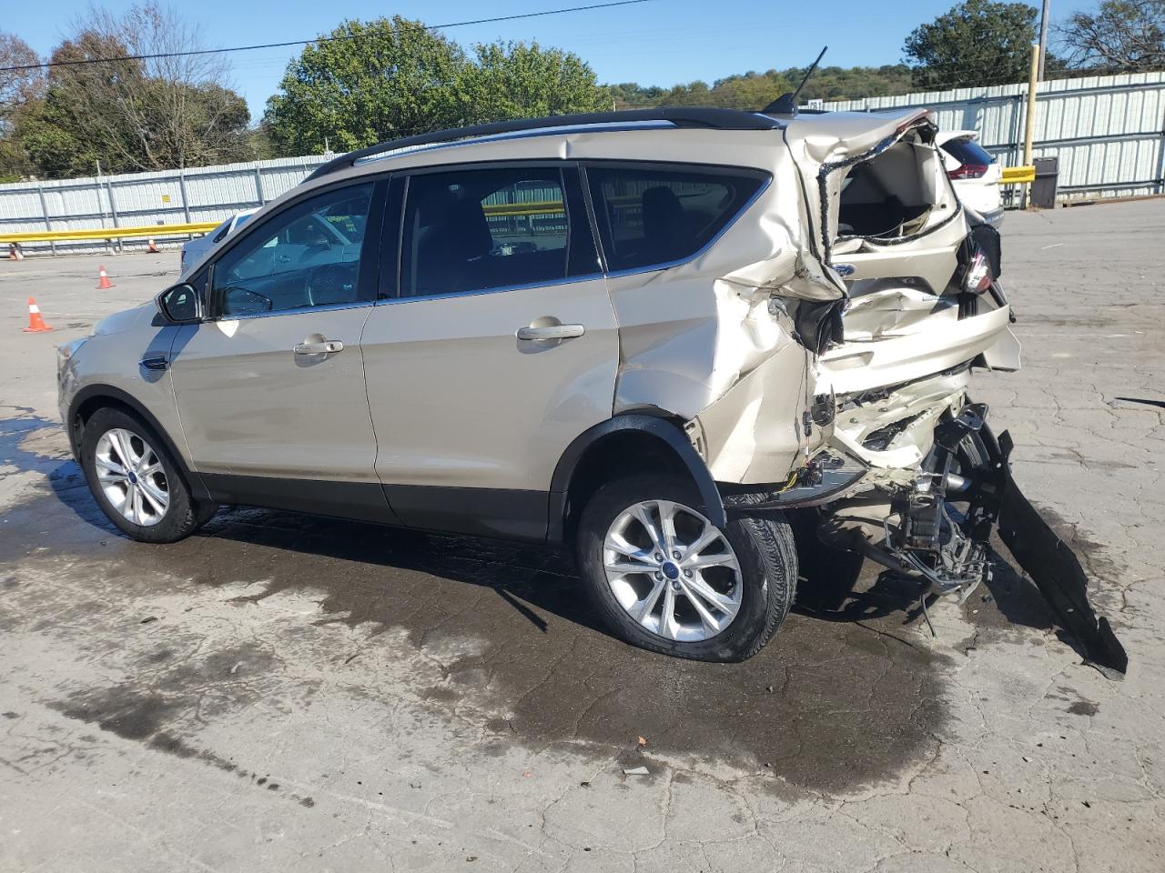 2018 Ford Escape Sel Beige vin: 1FMCU0HD6JUA21577