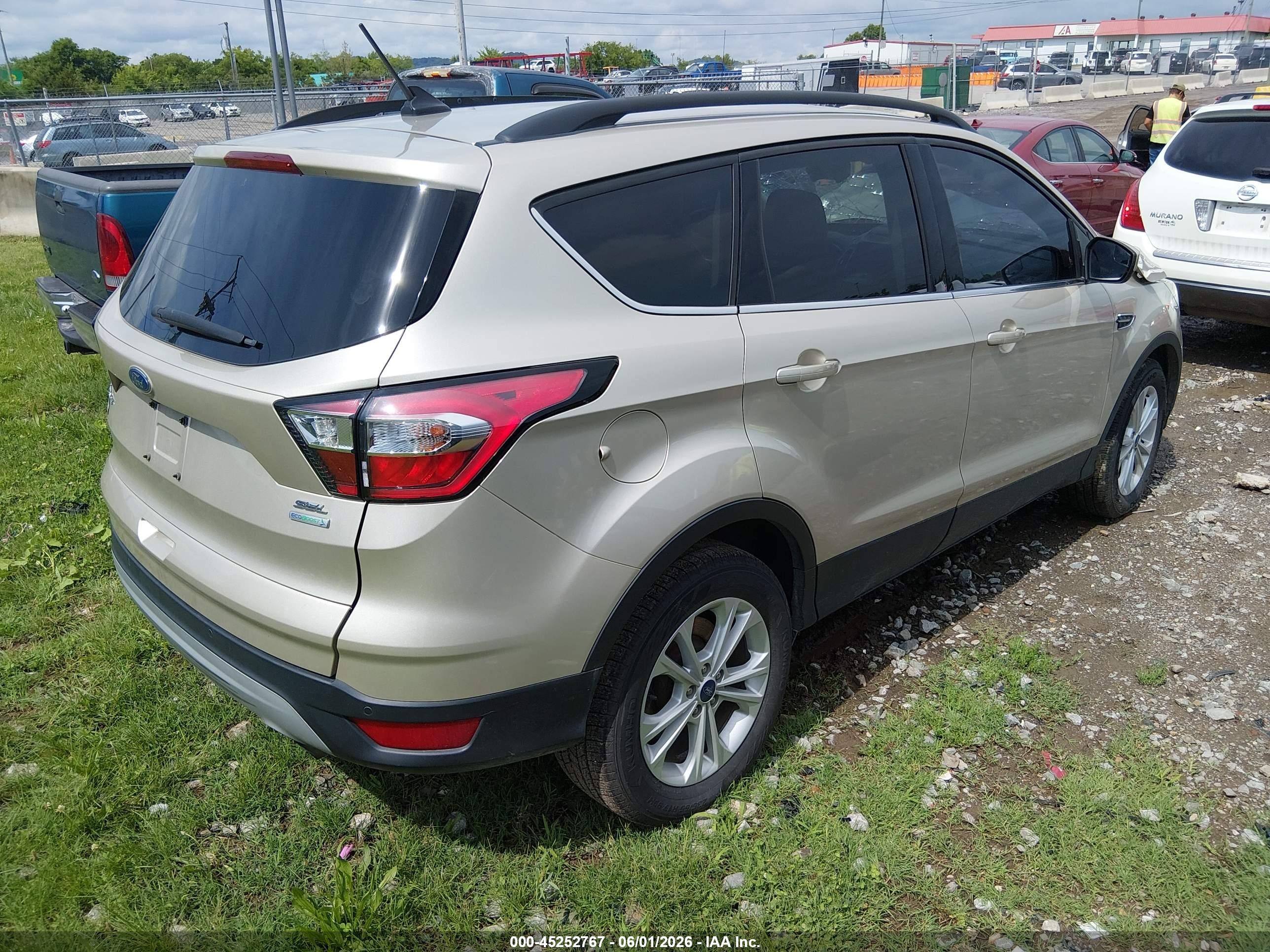 2018 Ford Escape Sel Beige vin: 1FMCU0HDXJUB20192