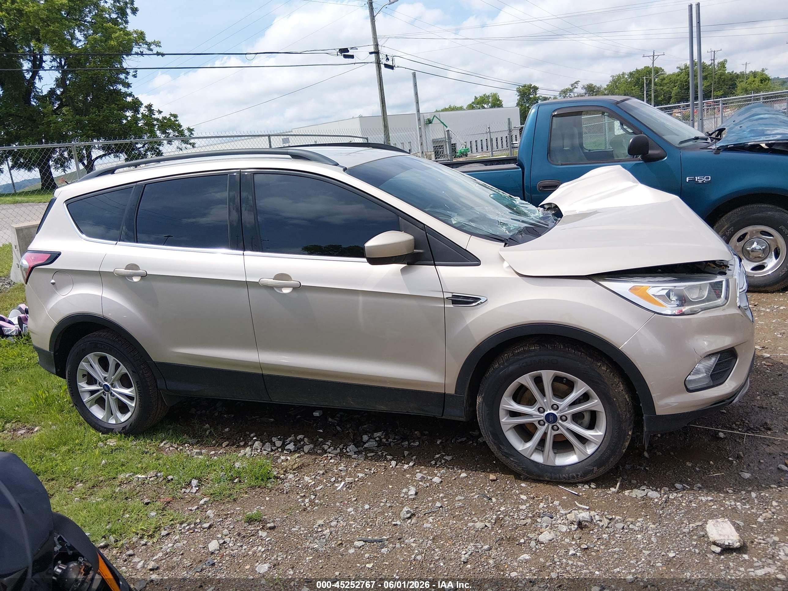 2018 Ford Escape Sel Beige vin: 1FMCU0HDXJUB20192
