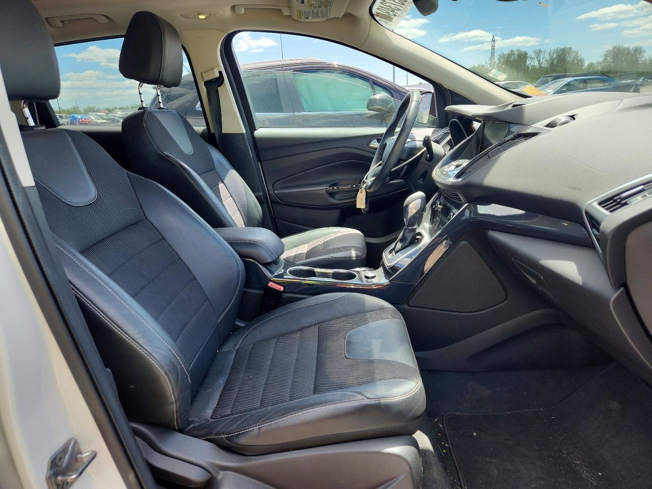 2013 Ford Escape Titanium White vin: 1FMCU0J90DUA99525