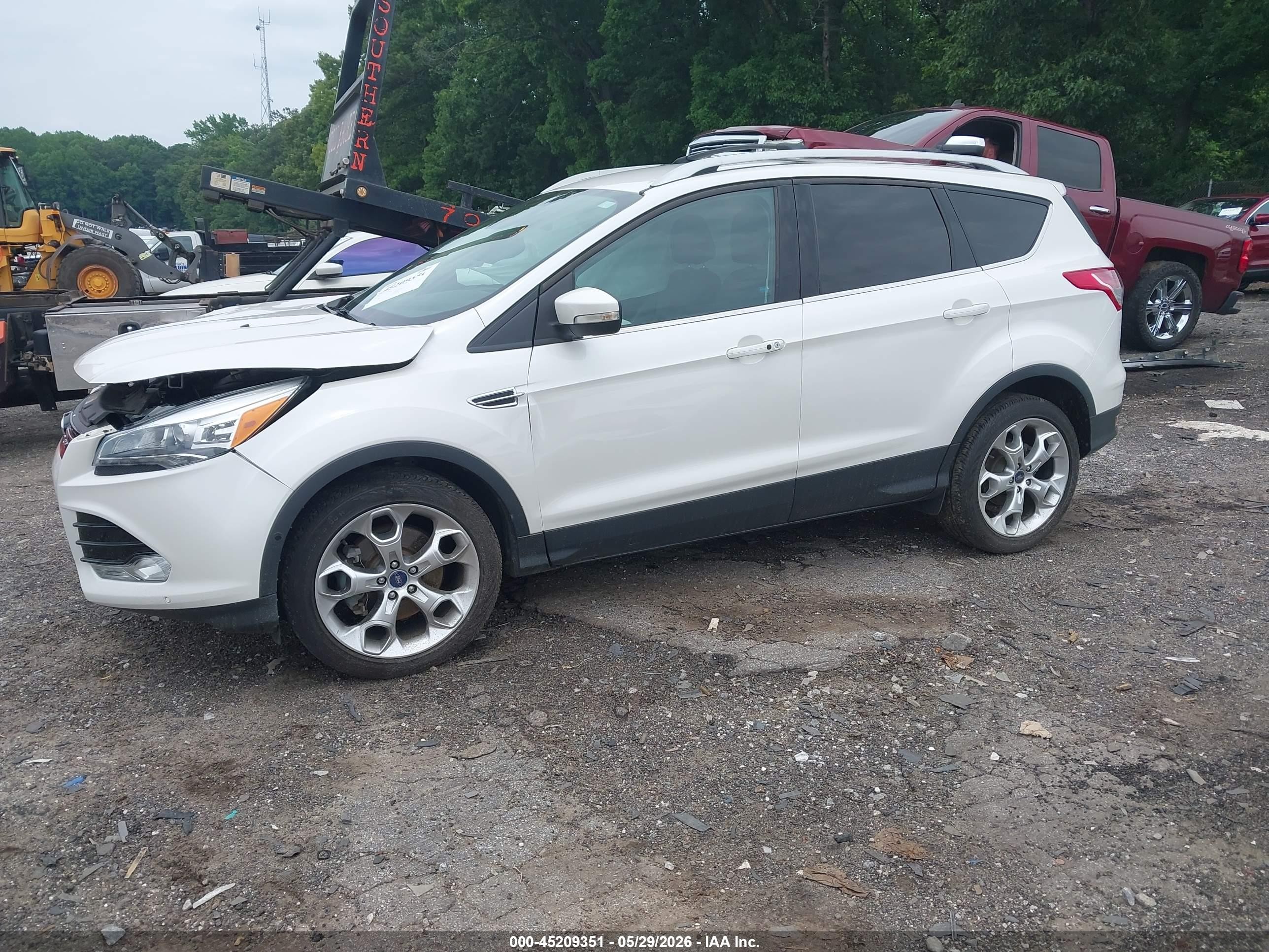 2013 Ford Escape Titanium White vin: 1FMCU0J90DUB12760