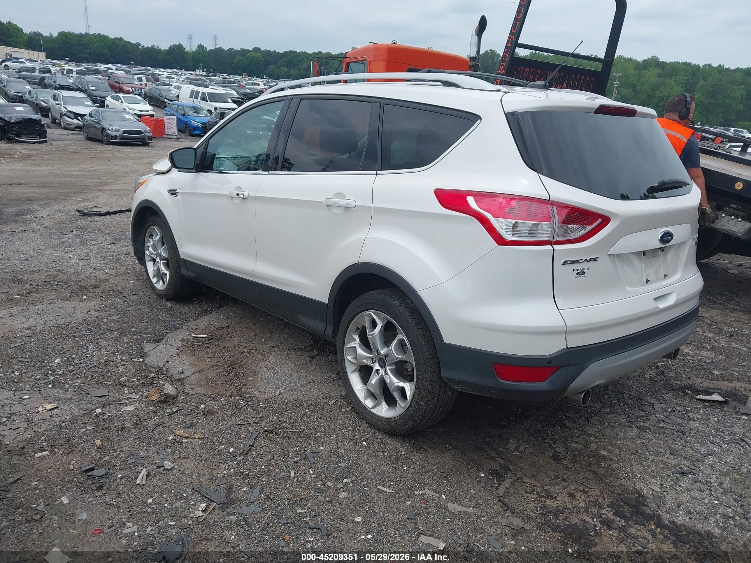 2013 Ford Escape Titanium White vin: 1FMCU0J90DUB12760