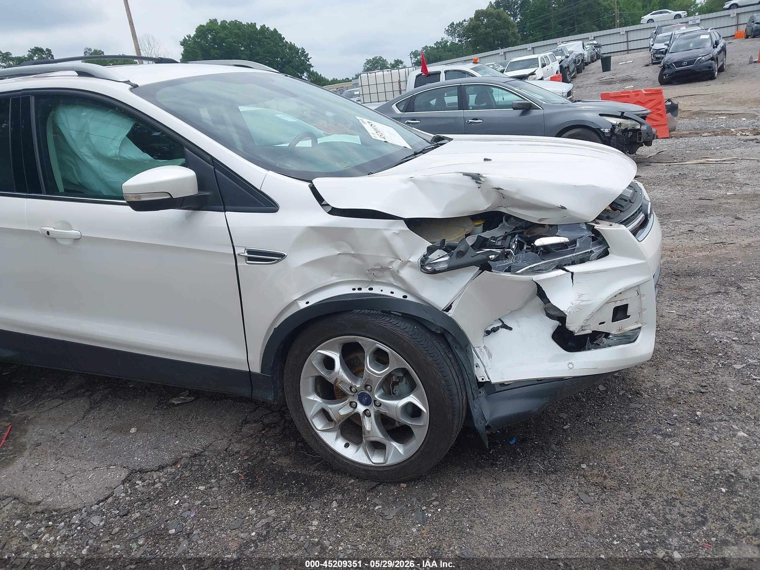 2013 Ford Escape Titanium White vin: 1FMCU0J90DUB12760