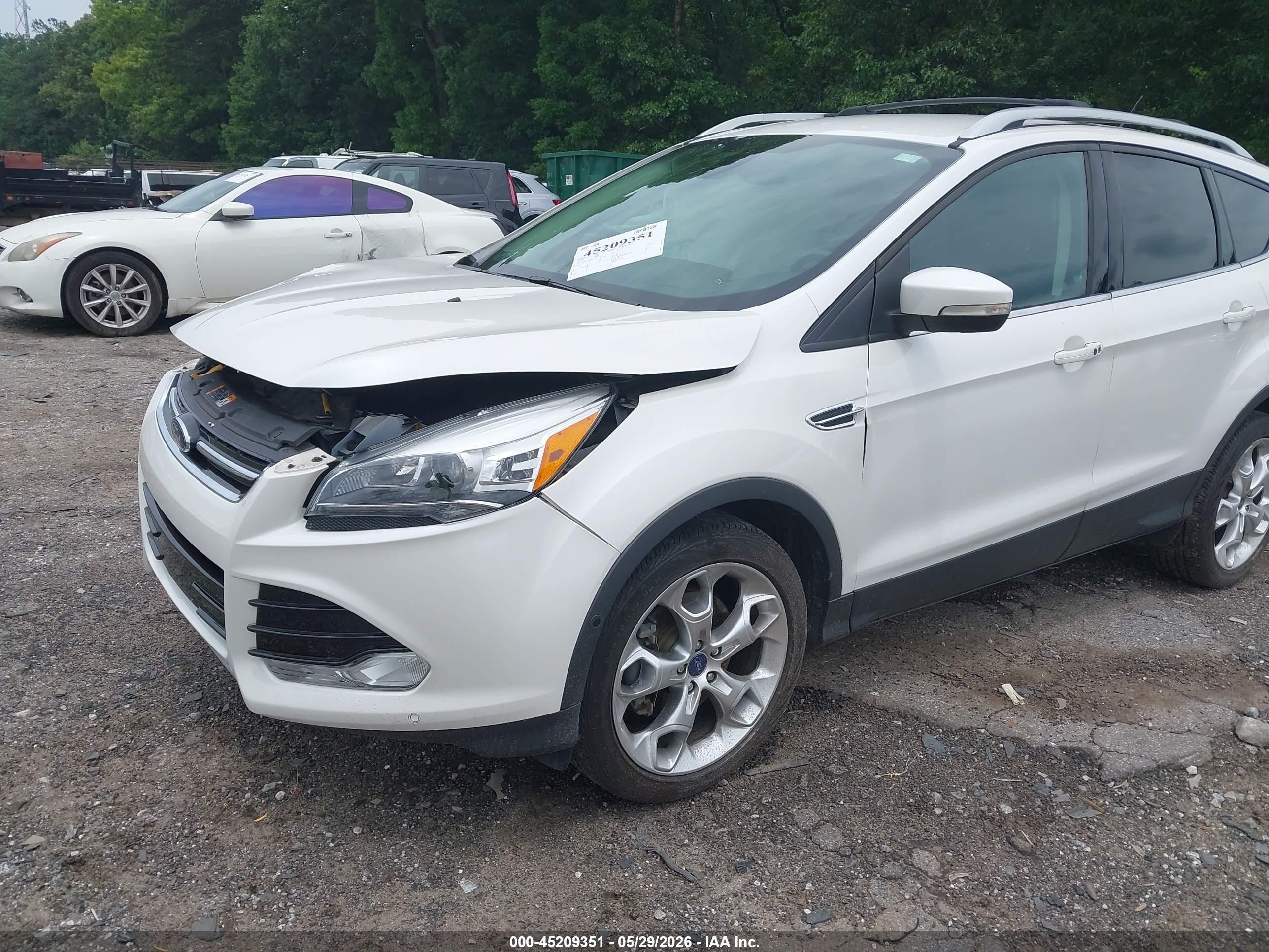 2013 Ford Escape Titanium White vin: 1FMCU0J90DUB12760