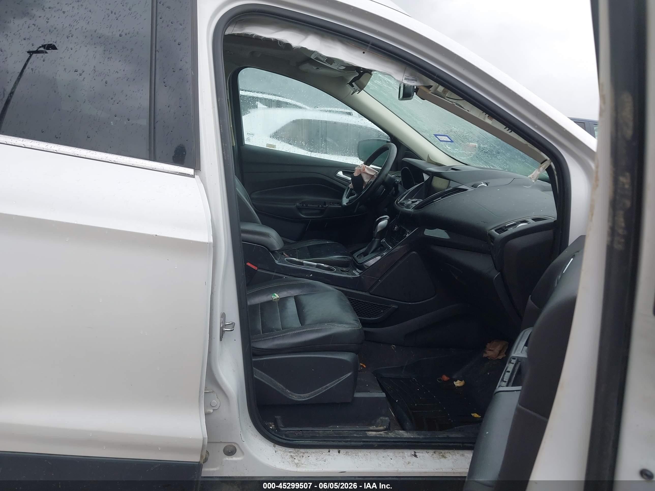 2014 Ford Escape Titanium White vin: 1FMCU0J90EUD57799