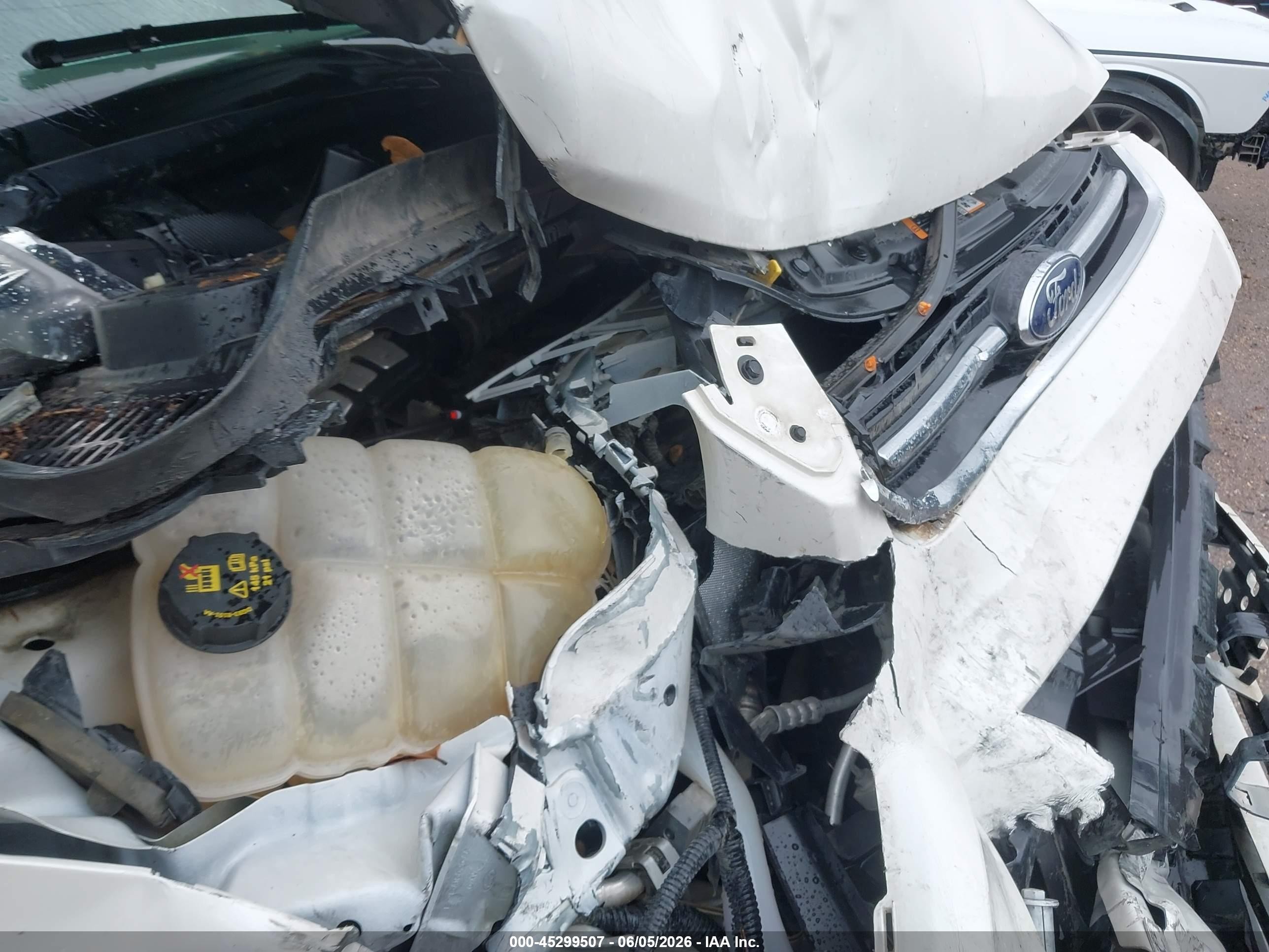2014 Ford Escape Titanium White vin: 1FMCU0J90EUD57799