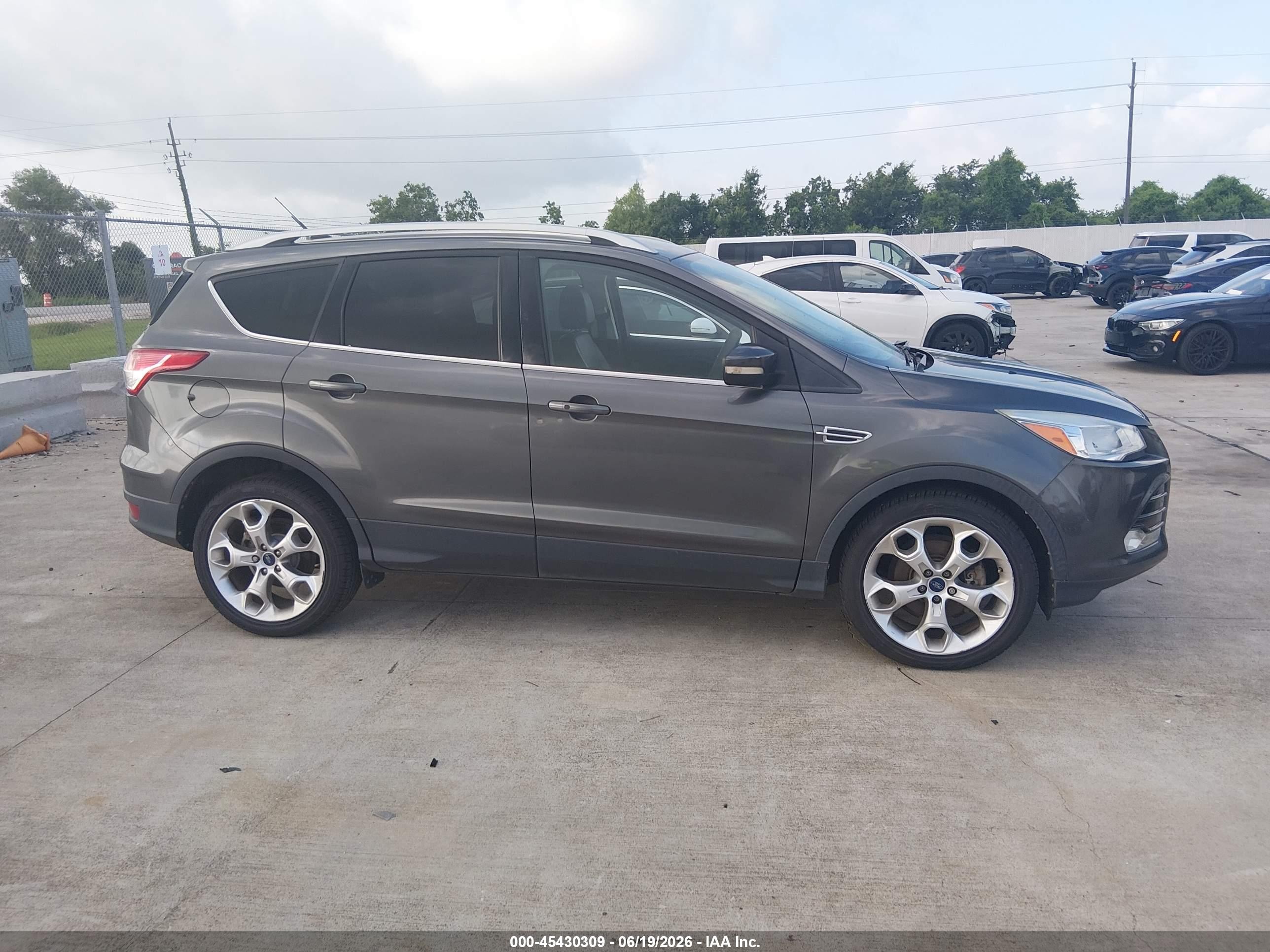 2015 Ford Escape Titanium Gray vin: 1FMCU0J90FUC88131