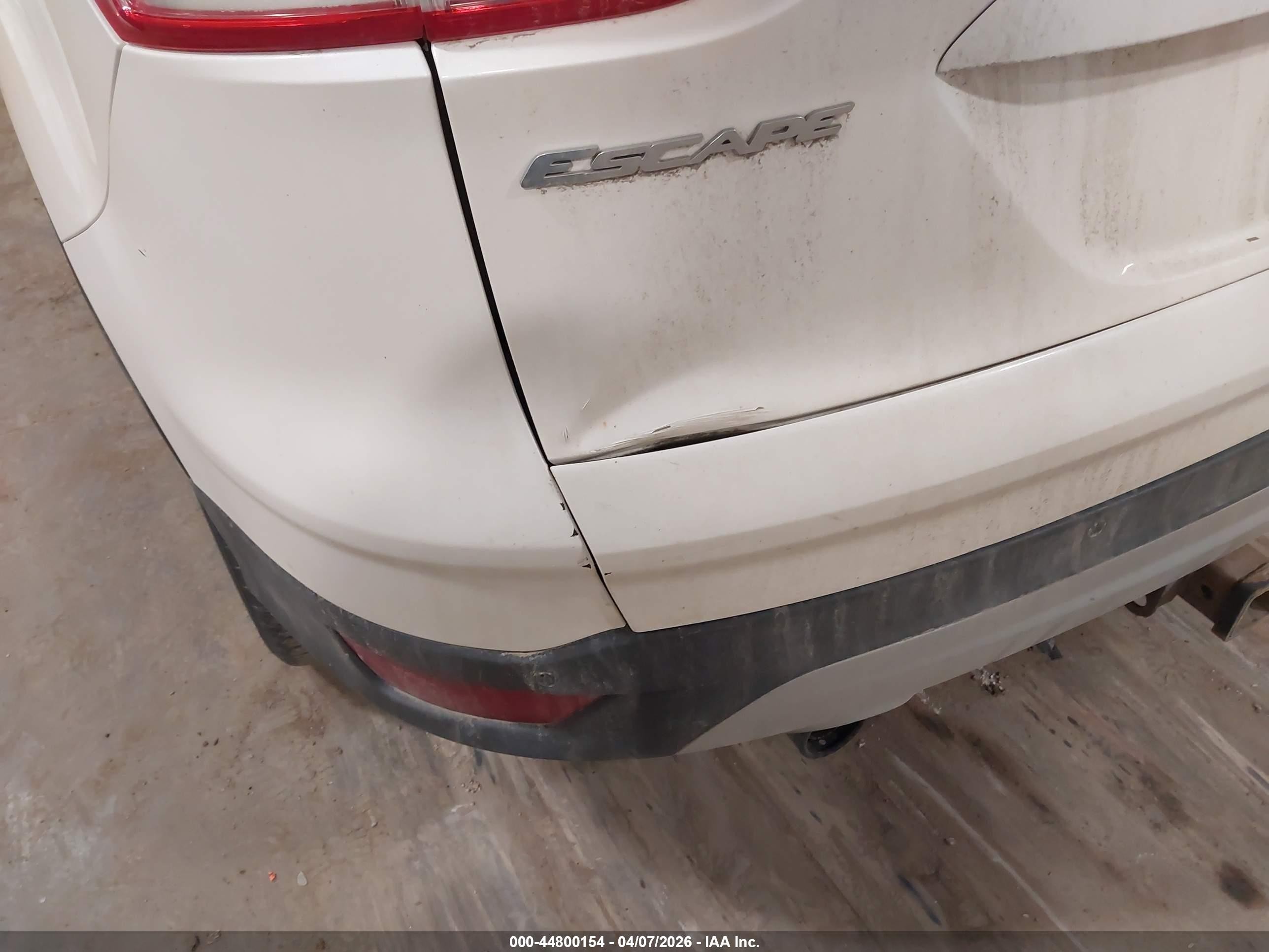 2013 Ford Escape Titanium White vin: 1FMCU0J91DUC24483