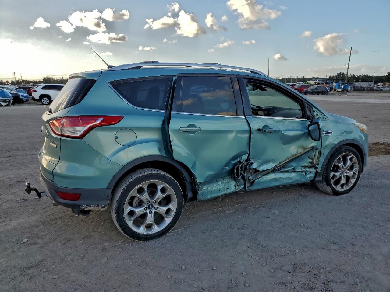 2013 Ford Escape Titanium Green vin: 1FMCU0J91DUC76437