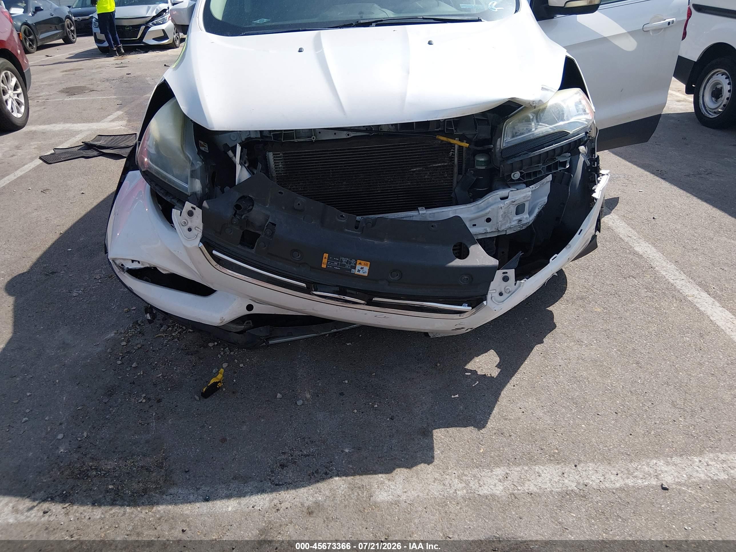 2013 Ford Escape Titanium White vin: 1FMCU0J91DUD32618
