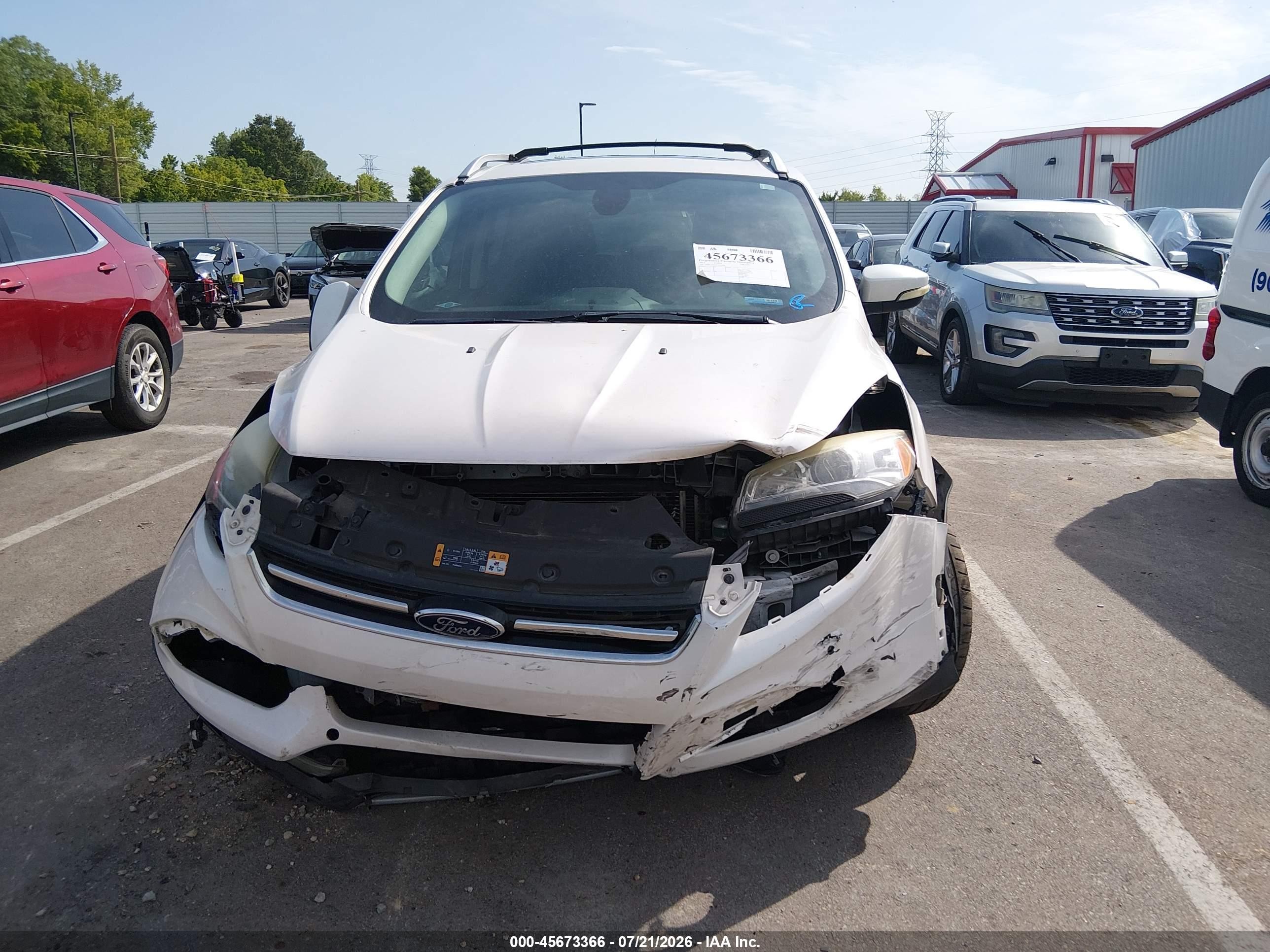 2013 Ford Escape Titanium White vin: 1FMCU0J91DUD32618