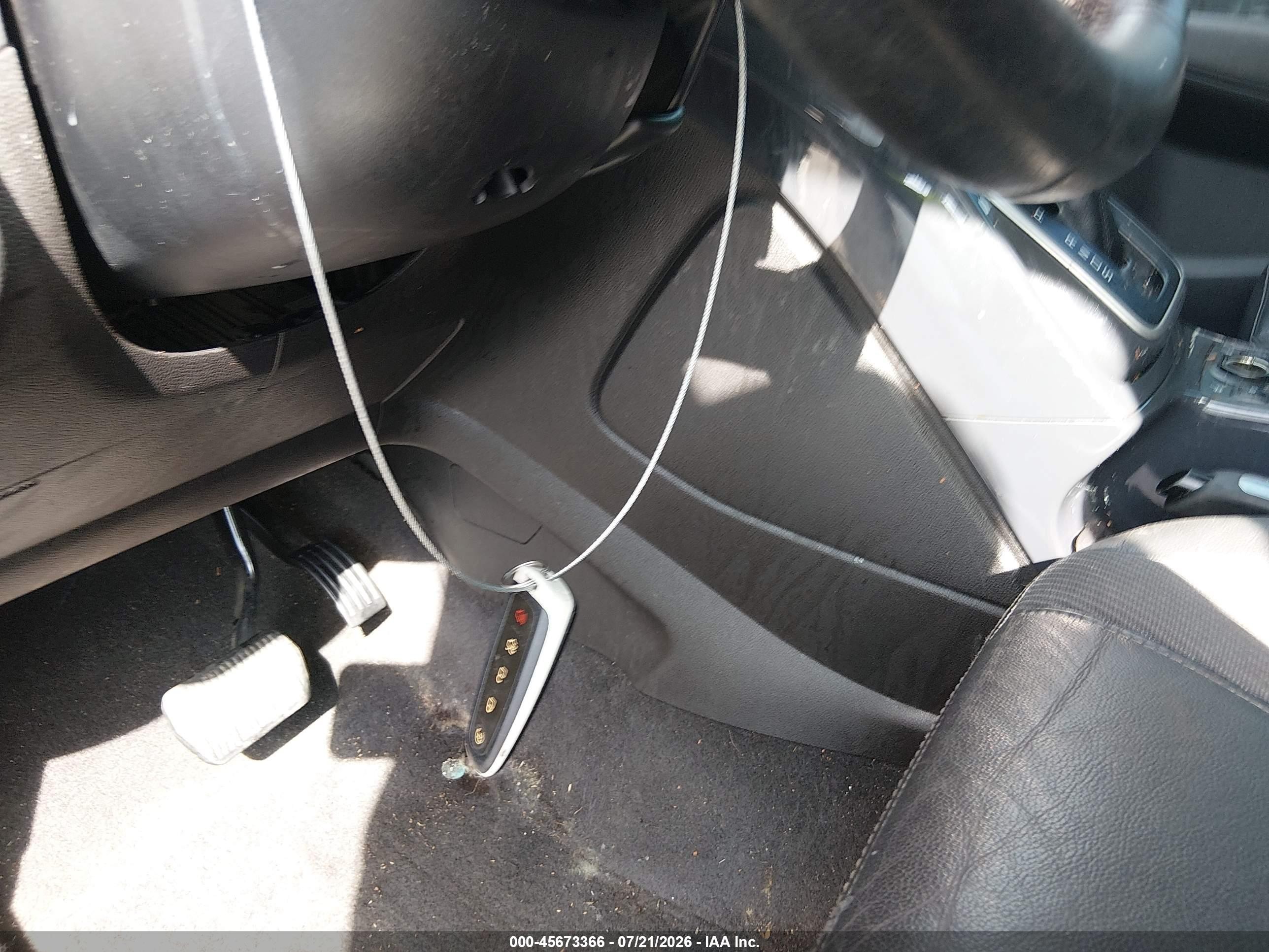 2013 Ford Escape Titanium White vin: 1FMCU0J91DUD32618