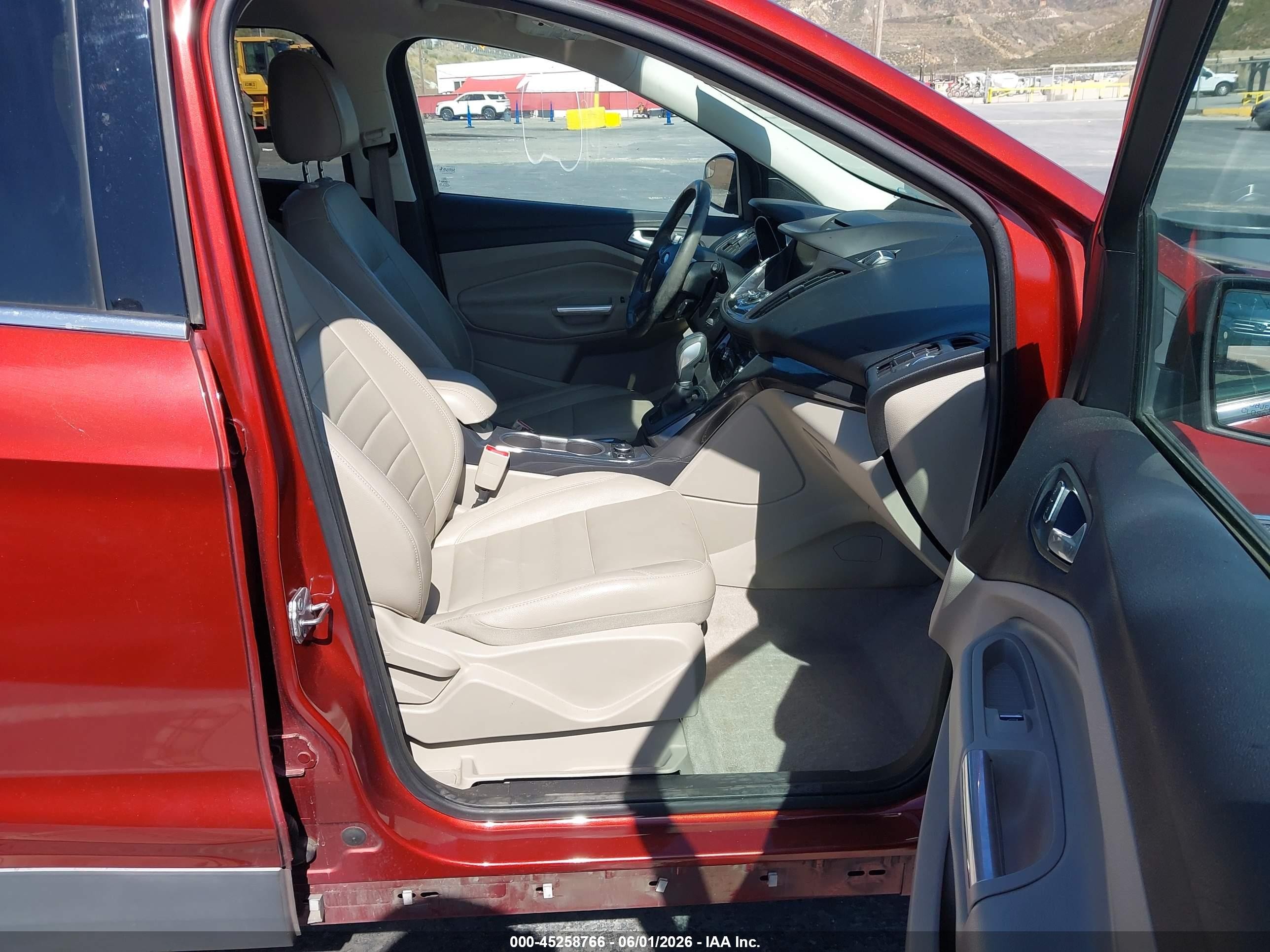 2014 Ford Escape Titanium Красный vin: 1FMCU0J91EUD09390