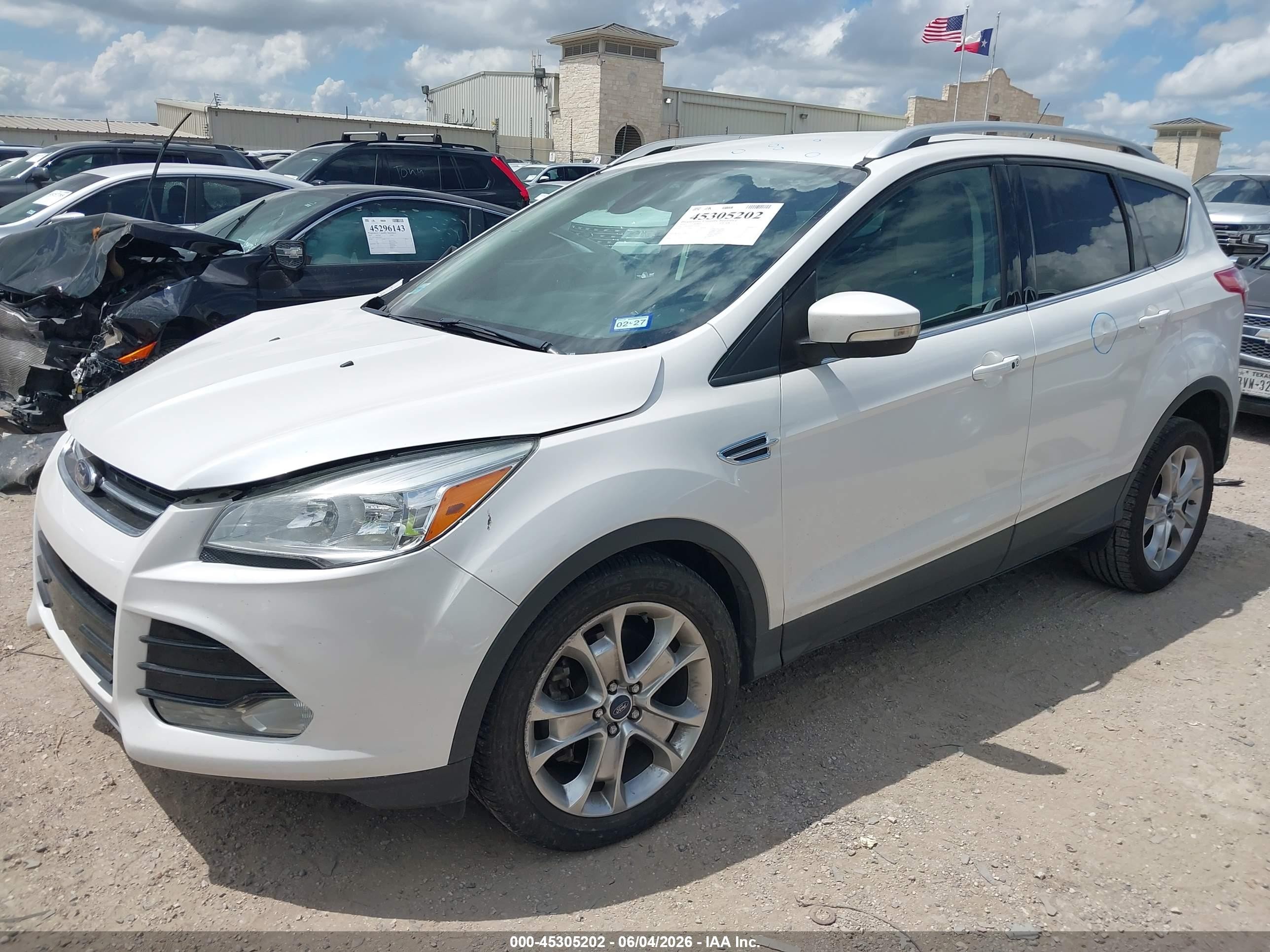 2014 Ford Escape Titanium White vin: 1FMCU0J91EUD56077