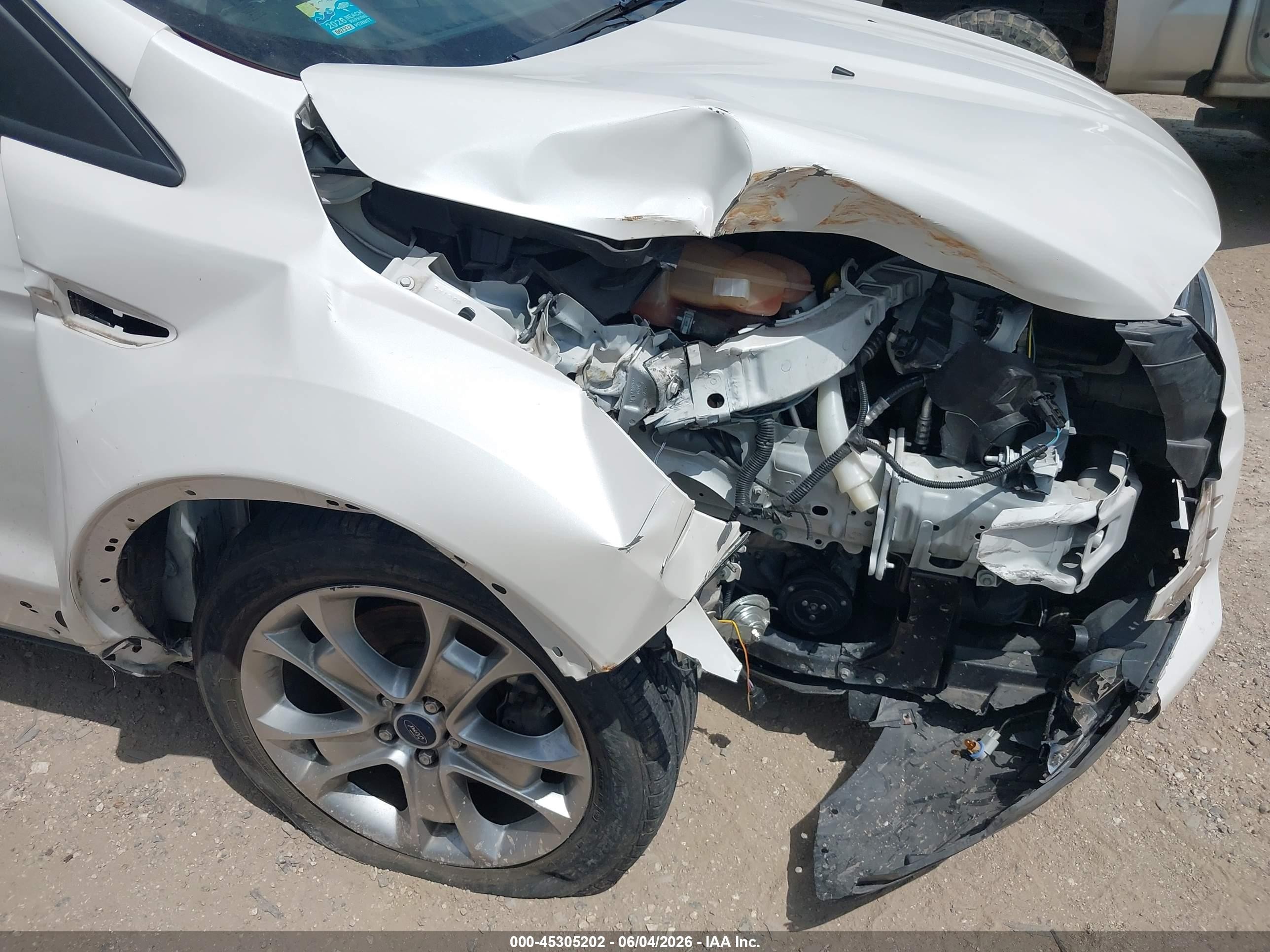 2014 Ford Escape Titanium White vin: 1FMCU0J91EUD56077