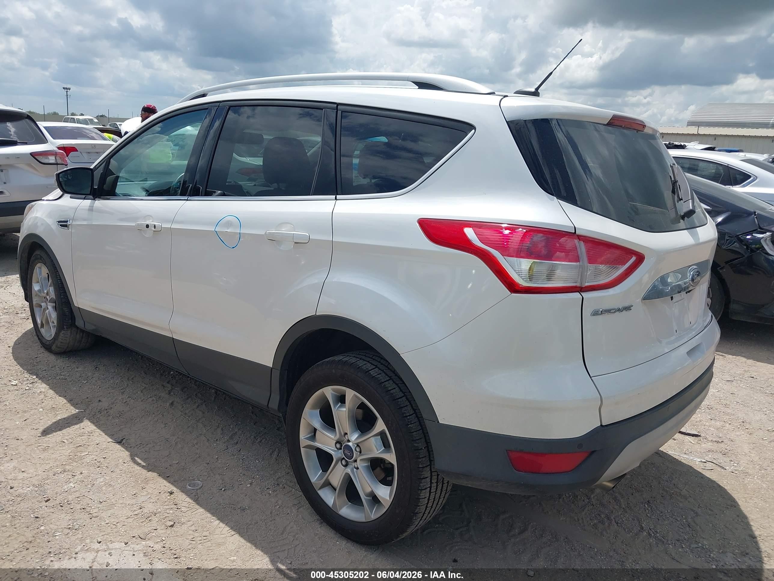 2014 Ford Escape Titanium White vin: 1FMCU0J91EUD56077