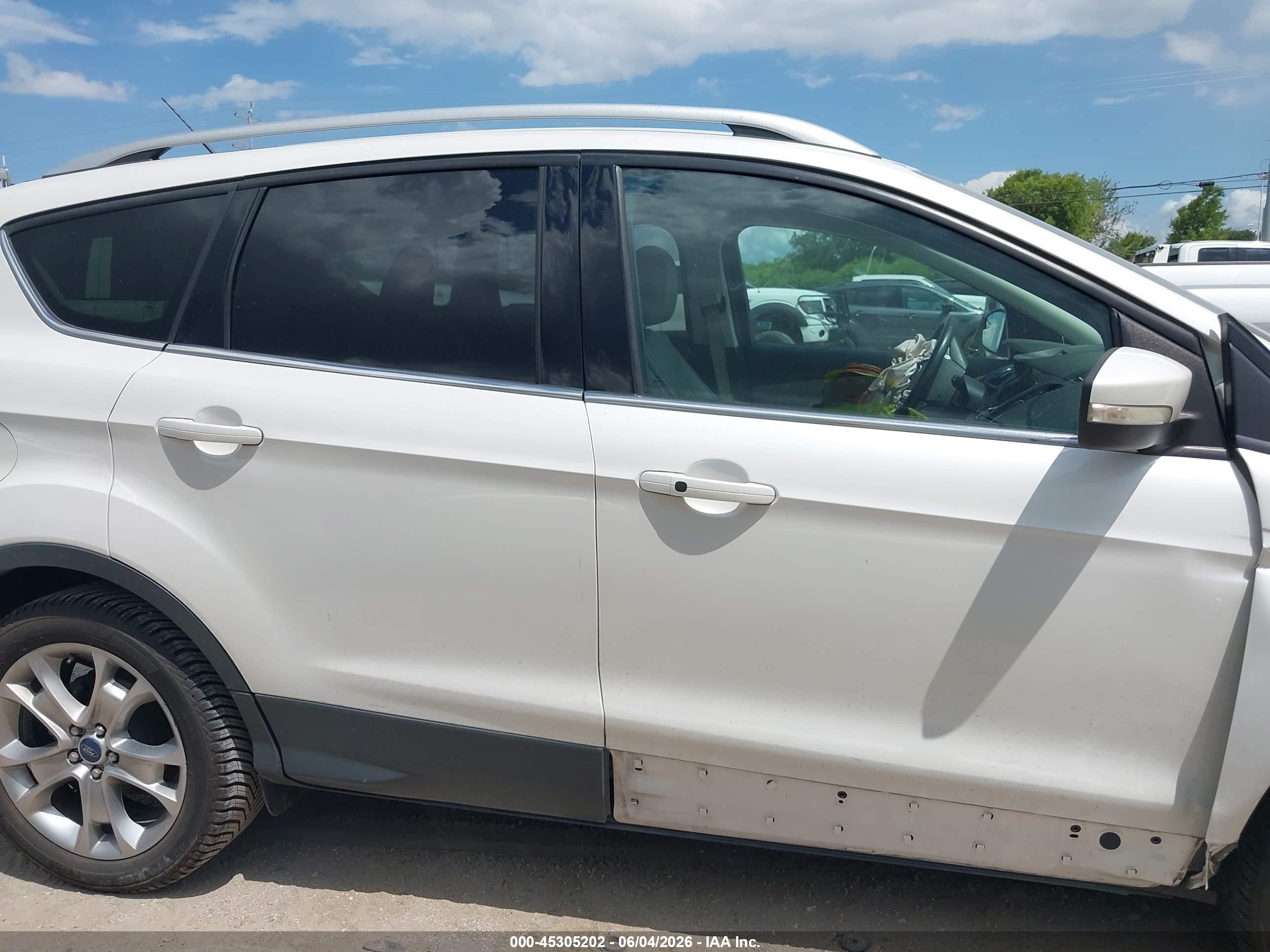 2014 Ford Escape Titanium White vin: 1FMCU0J91EUD56077