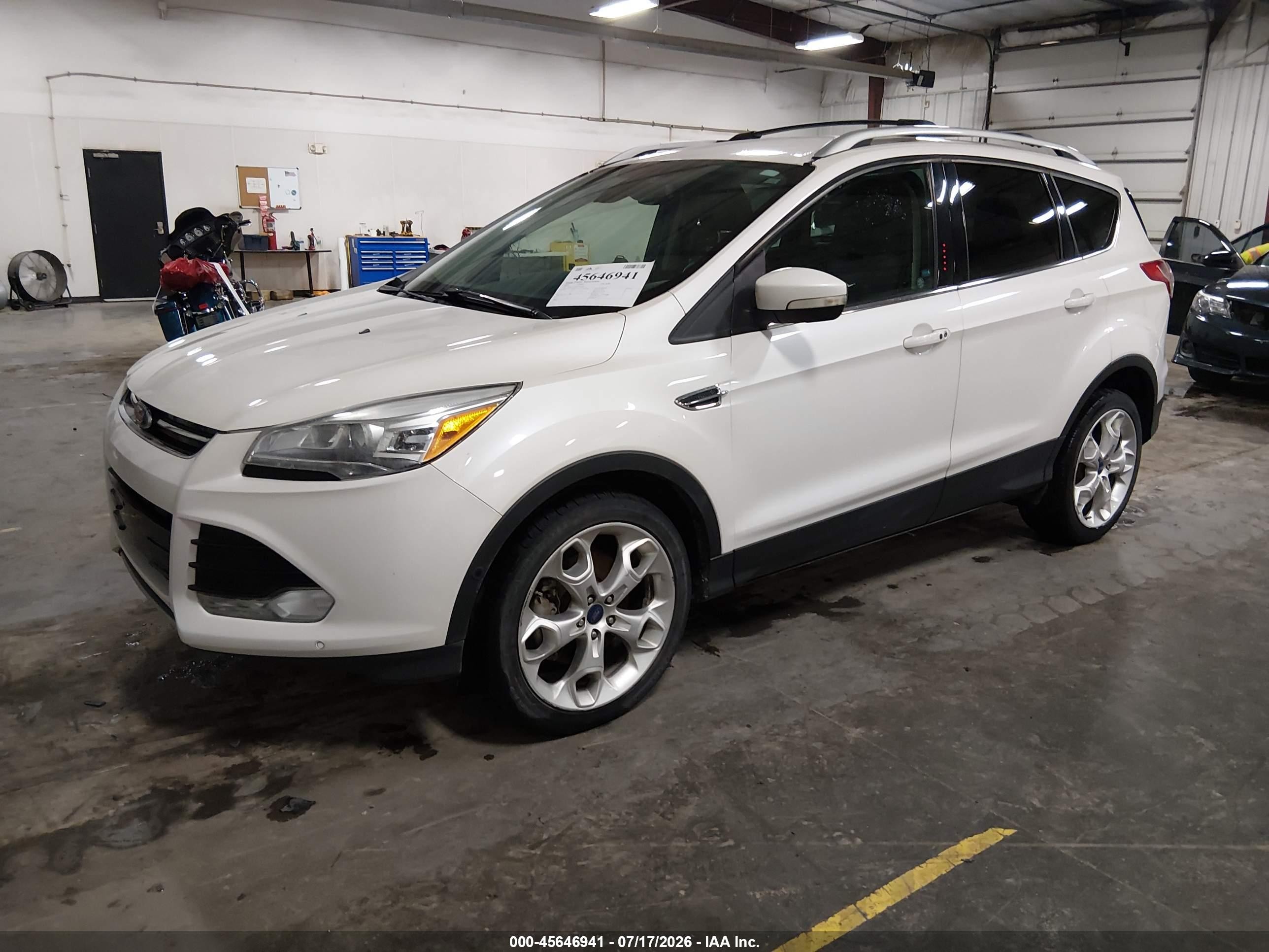2013 Ford Escape Titanium White vin: 1FMCU0J92DUD37861