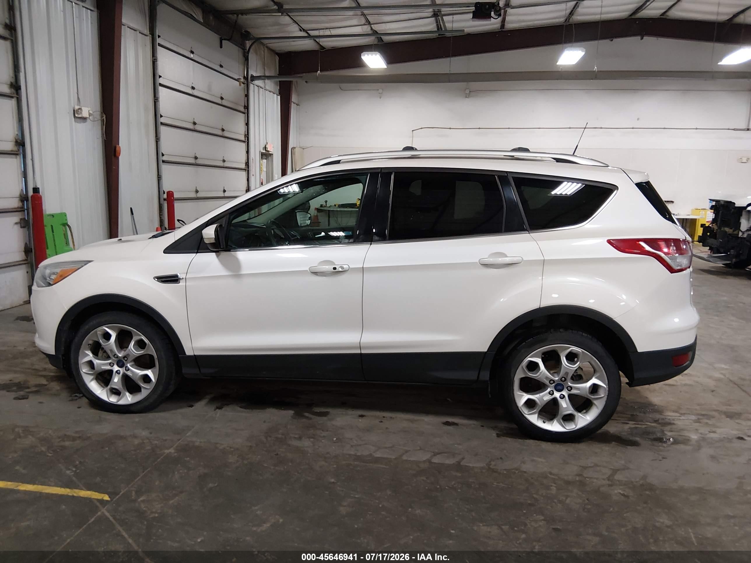 2013 Ford Escape Titanium White vin: 1FMCU0J92DUD37861