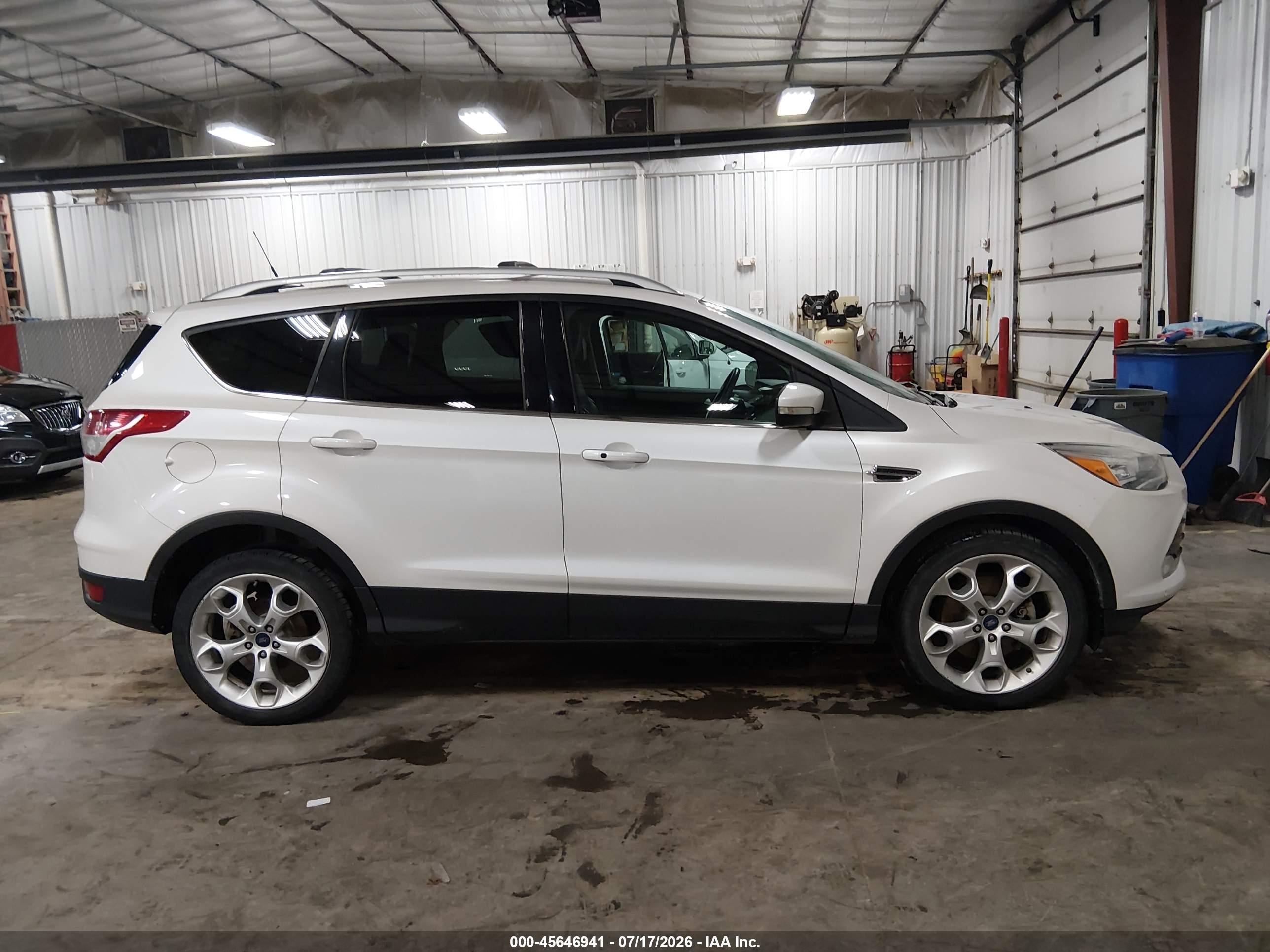 2013 Ford Escape Titanium White vin: 1FMCU0J92DUD37861