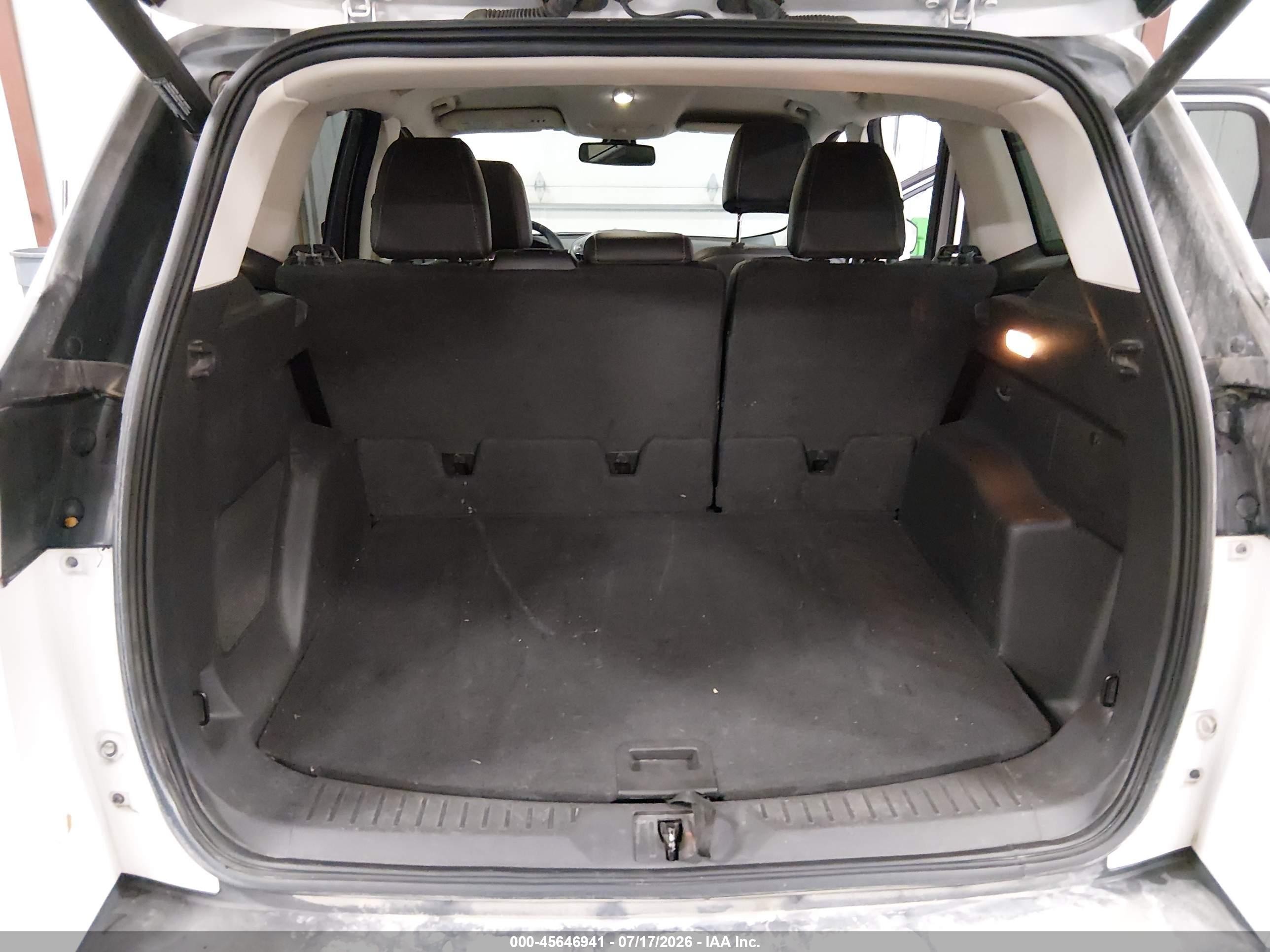 2013 Ford Escape Titanium White vin: 1FMCU0J92DUD37861