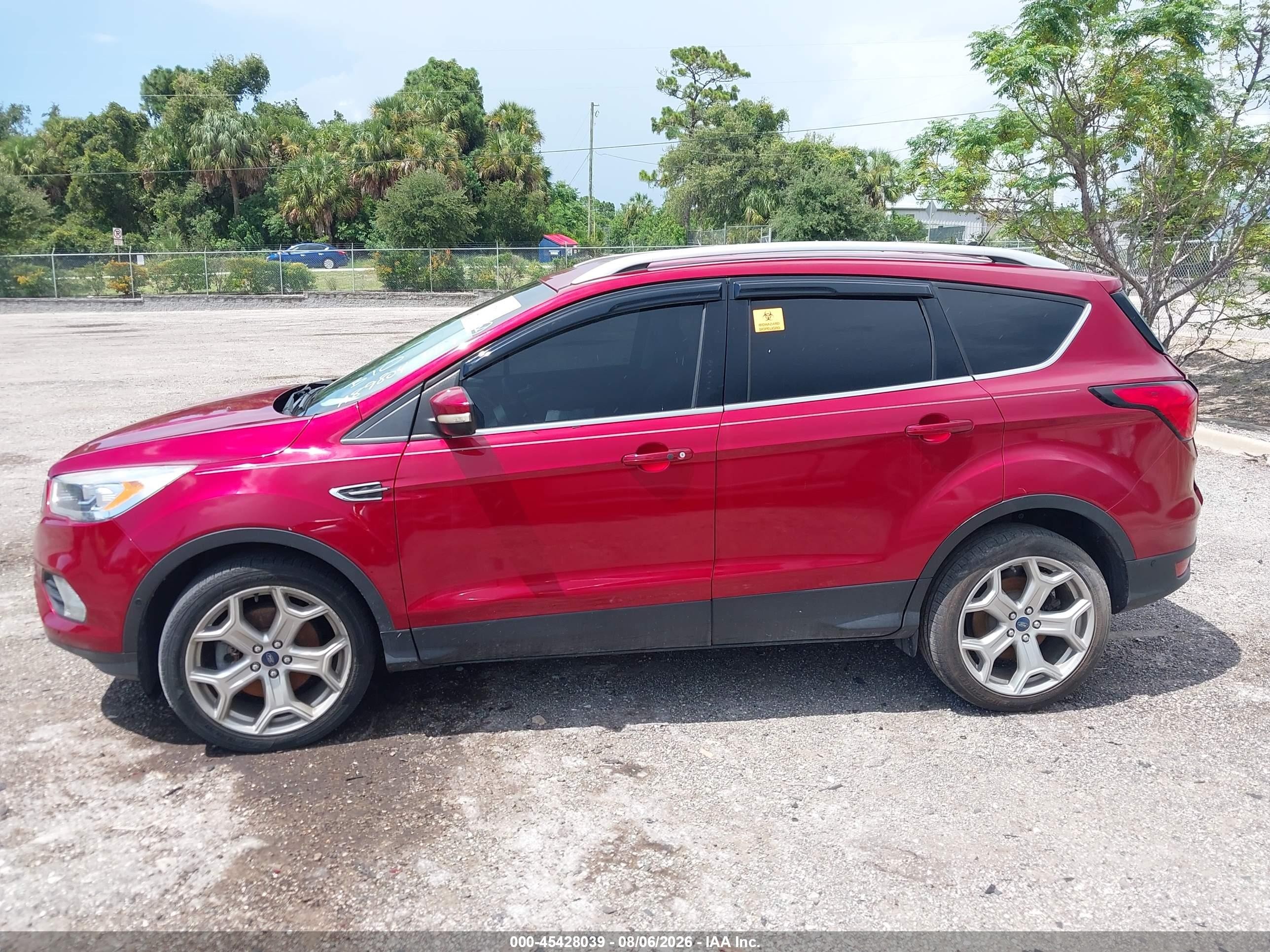 2019 Ford Escape Titanium Темно-бордовый vin: 1FMCU0J92KUA89804