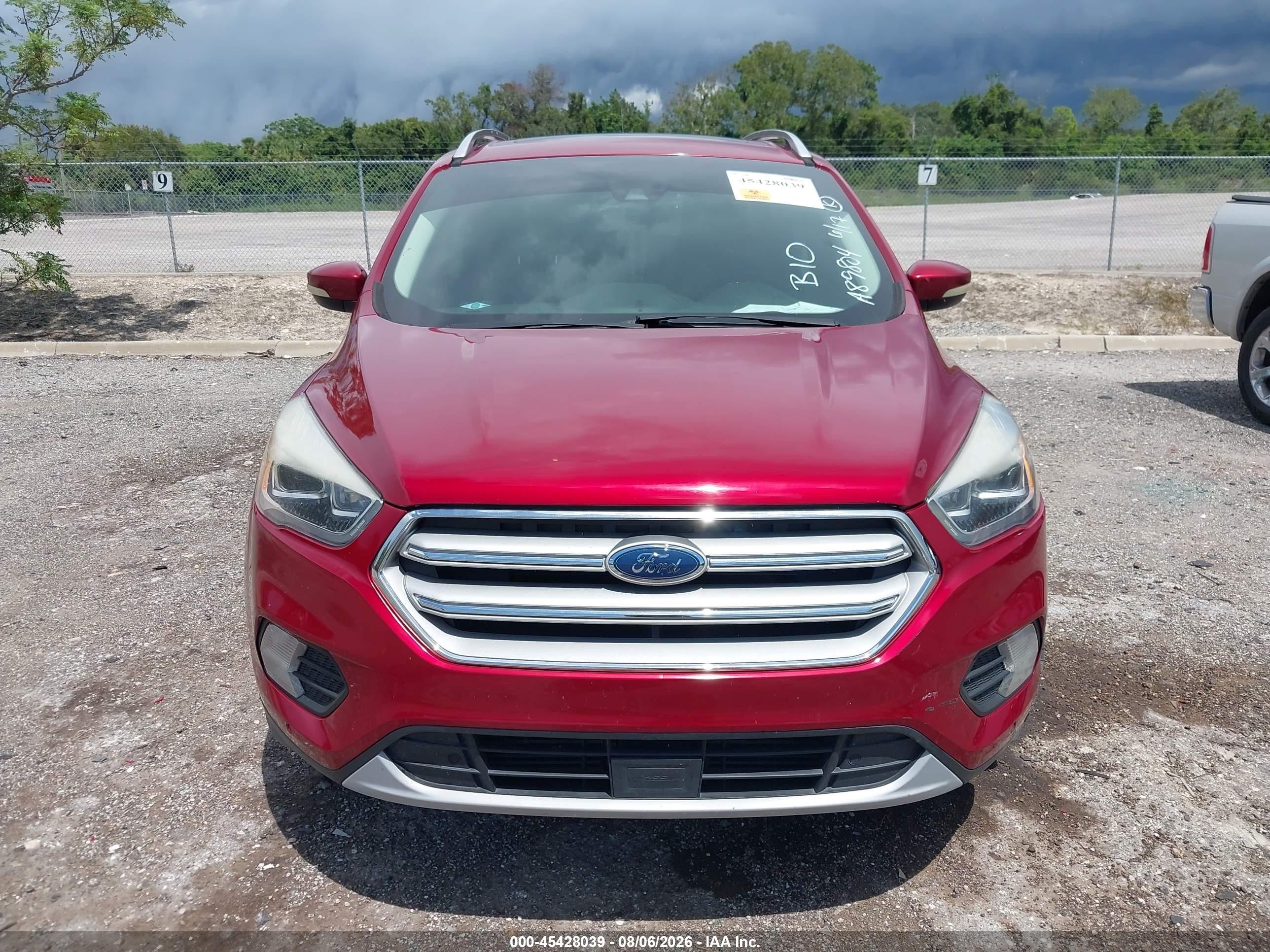 2019 Ford Escape Titanium Maroon vin: 1FMCU0J92KUA89804