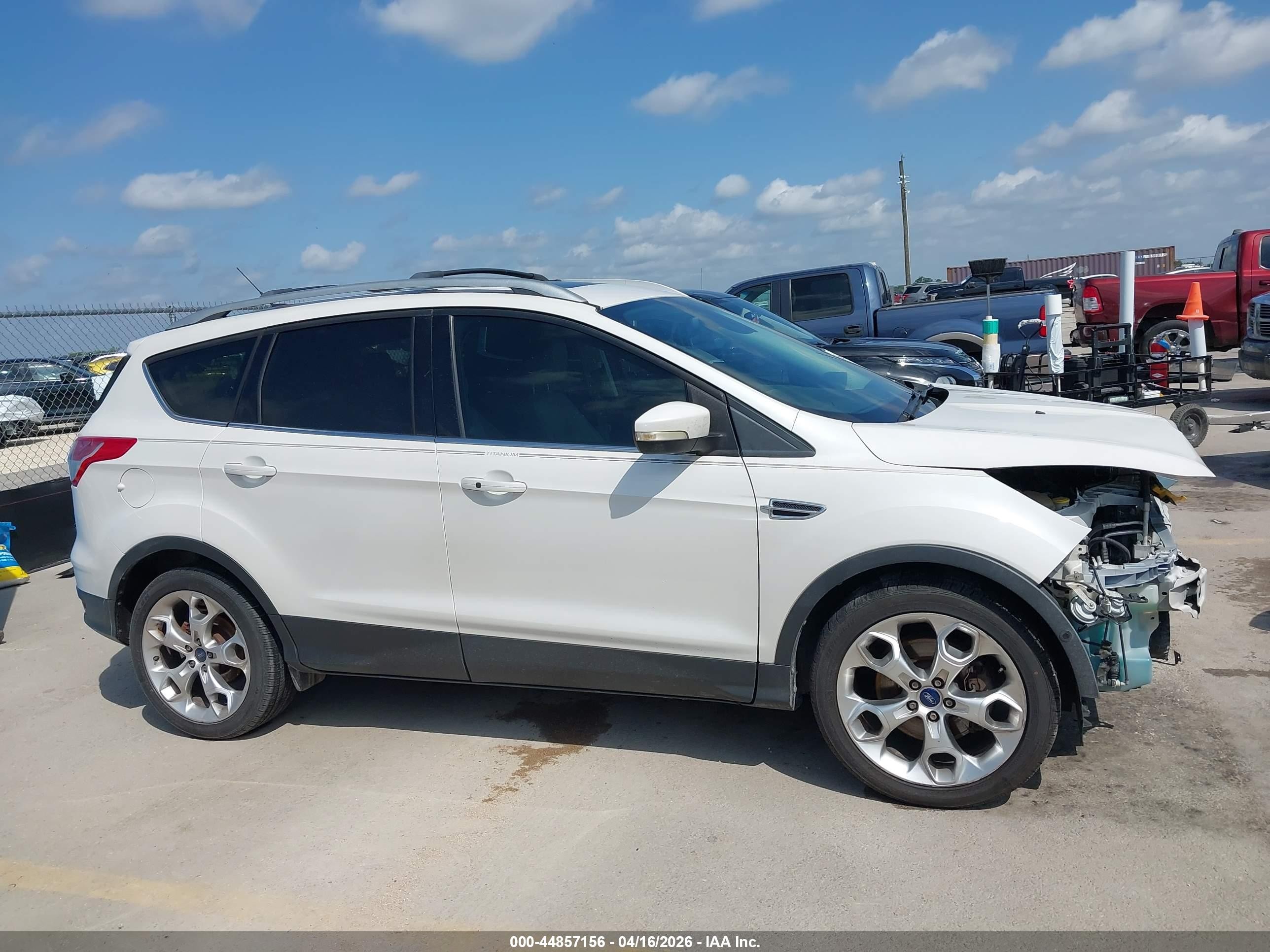 2014 Ford Escape Titanium White vin: 1FMCU0J93EUC20632