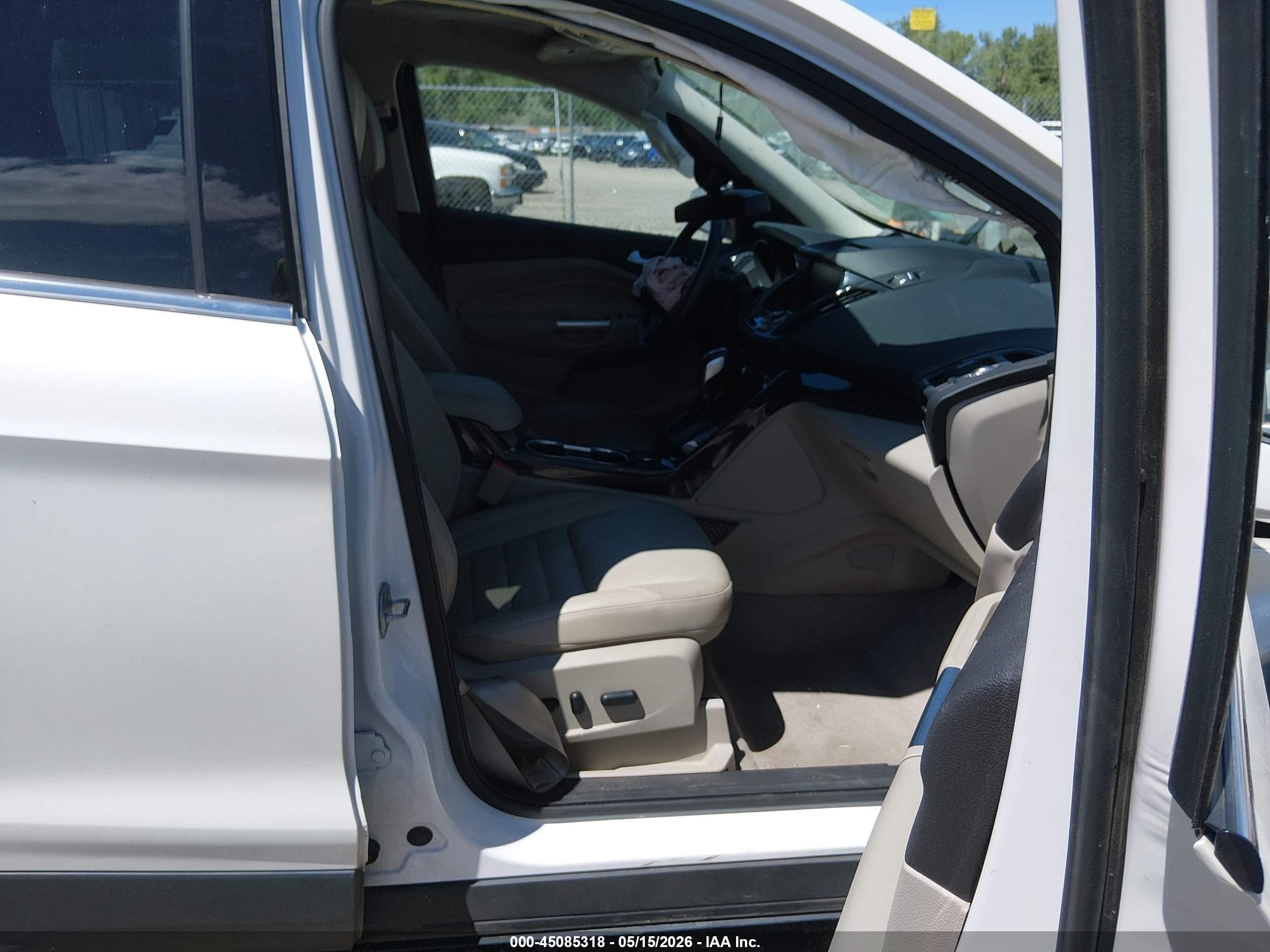 2015 Ford Escape Titanium Белый vin: 1FMCU0J93FUA63170
