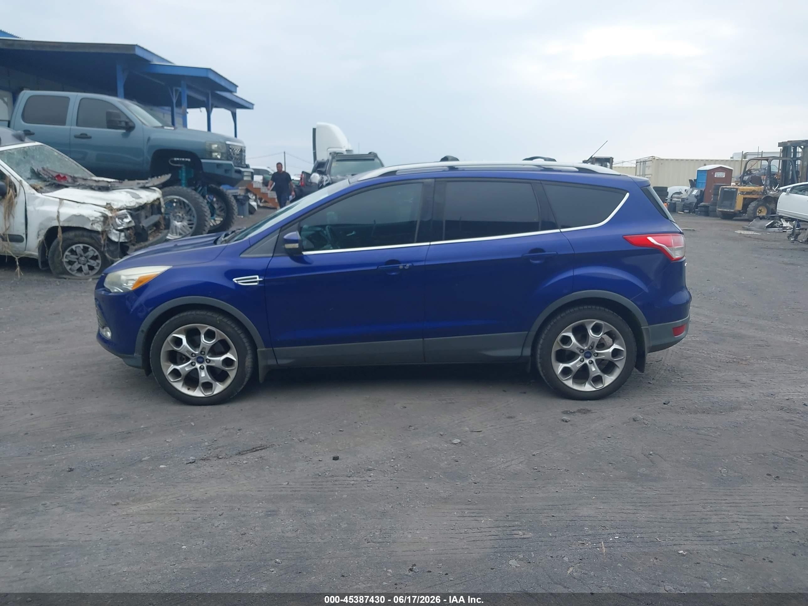 2014 Ford Escape Titanium Синий vin: 1FMCU0J96EUD09515