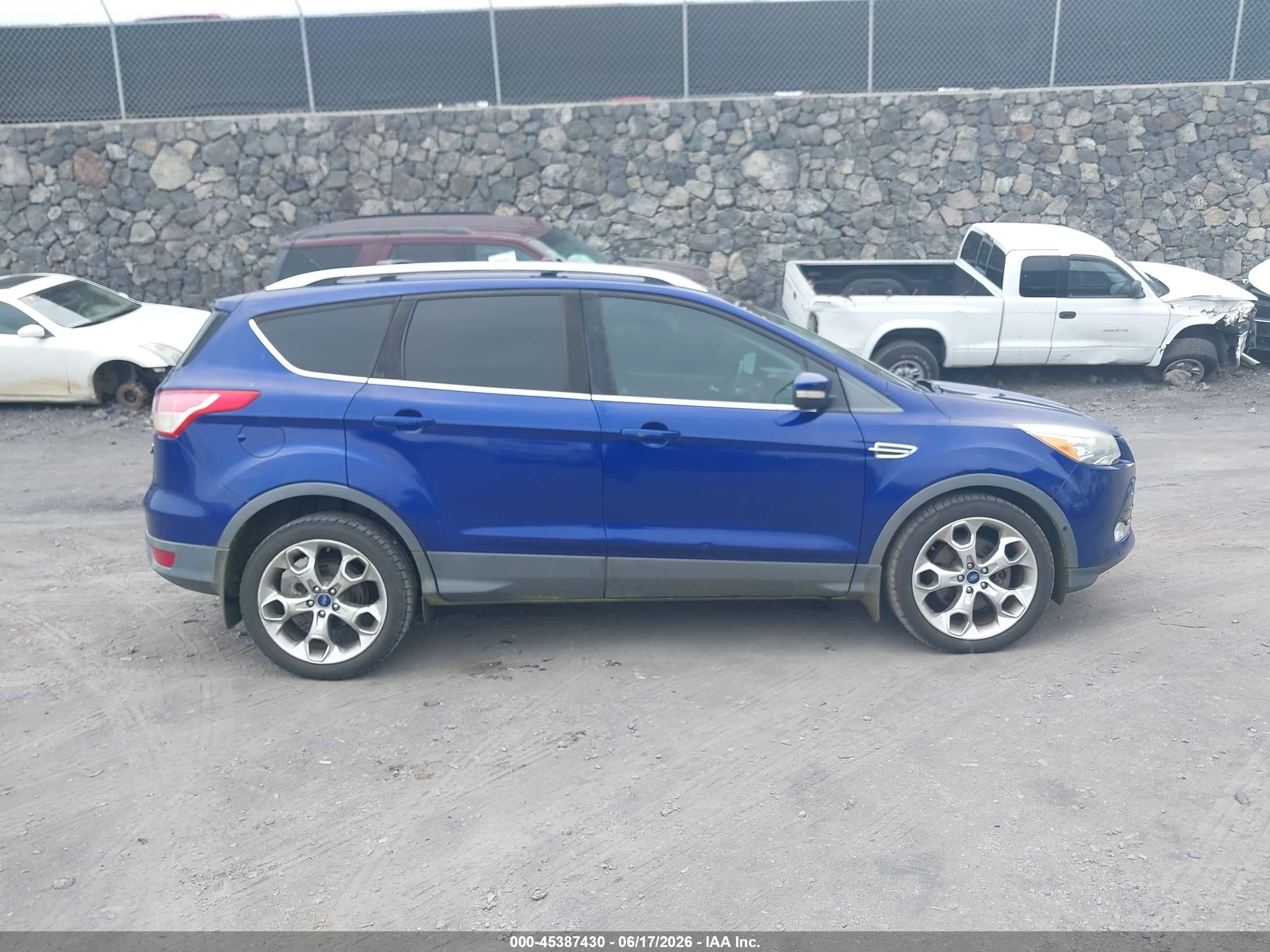 2014 Ford Escape Titanium Синий vin: 1FMCU0J96EUD09515