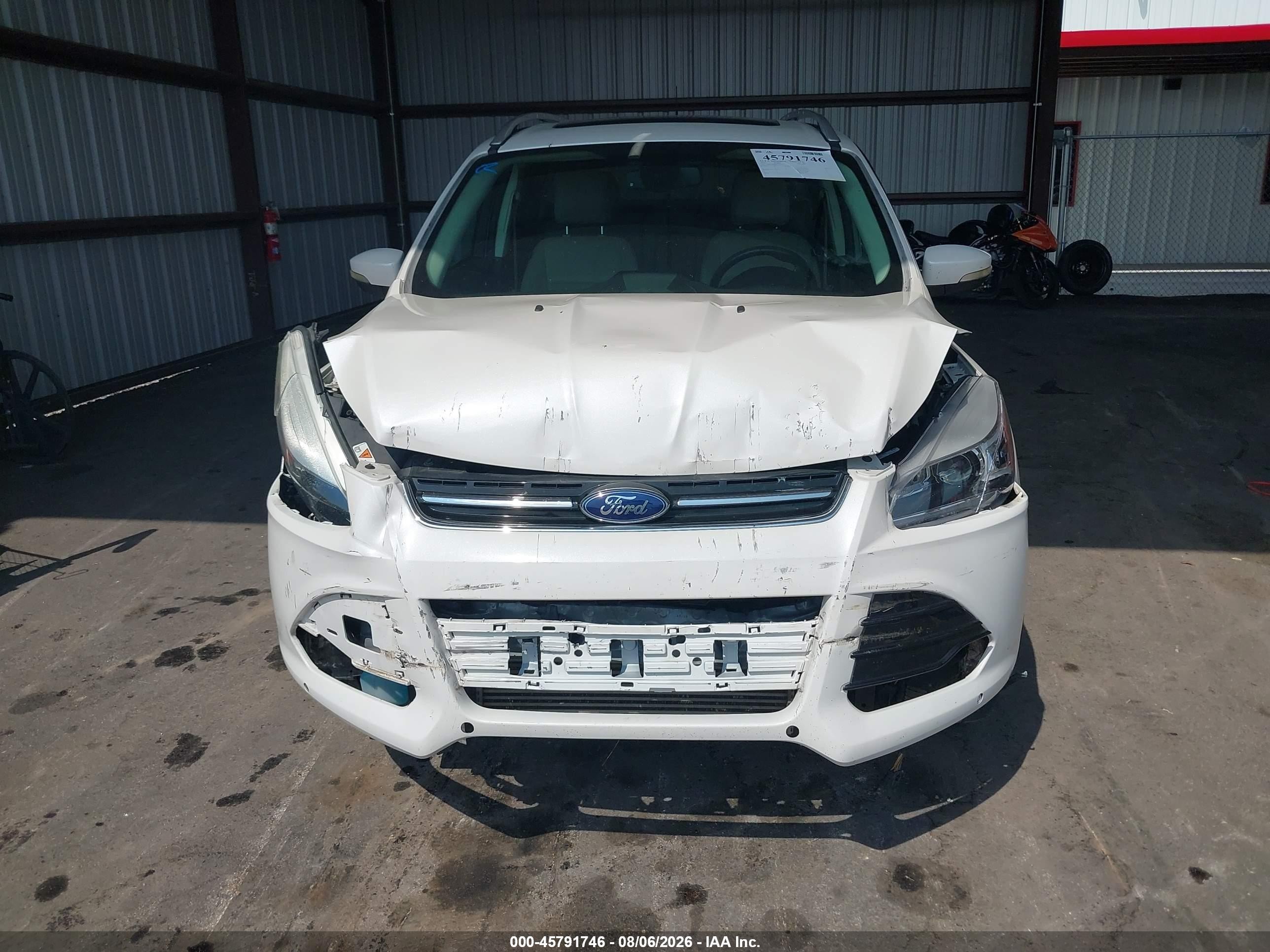 2014 Ford Escape Titanium White vin: 1FMCU0J96EUD35757