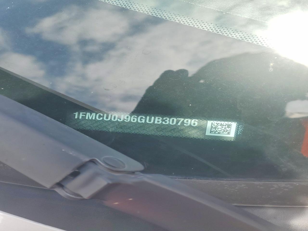 2016 Ford Escape Titanium White vin: 1FMCU0J96GUB30796