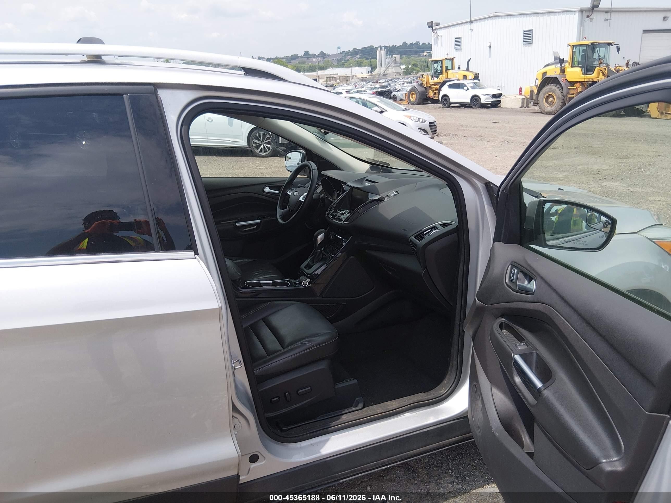 2015 Ford Escape Titanium Серебряный vin: 1FMCU0J97FUA61700