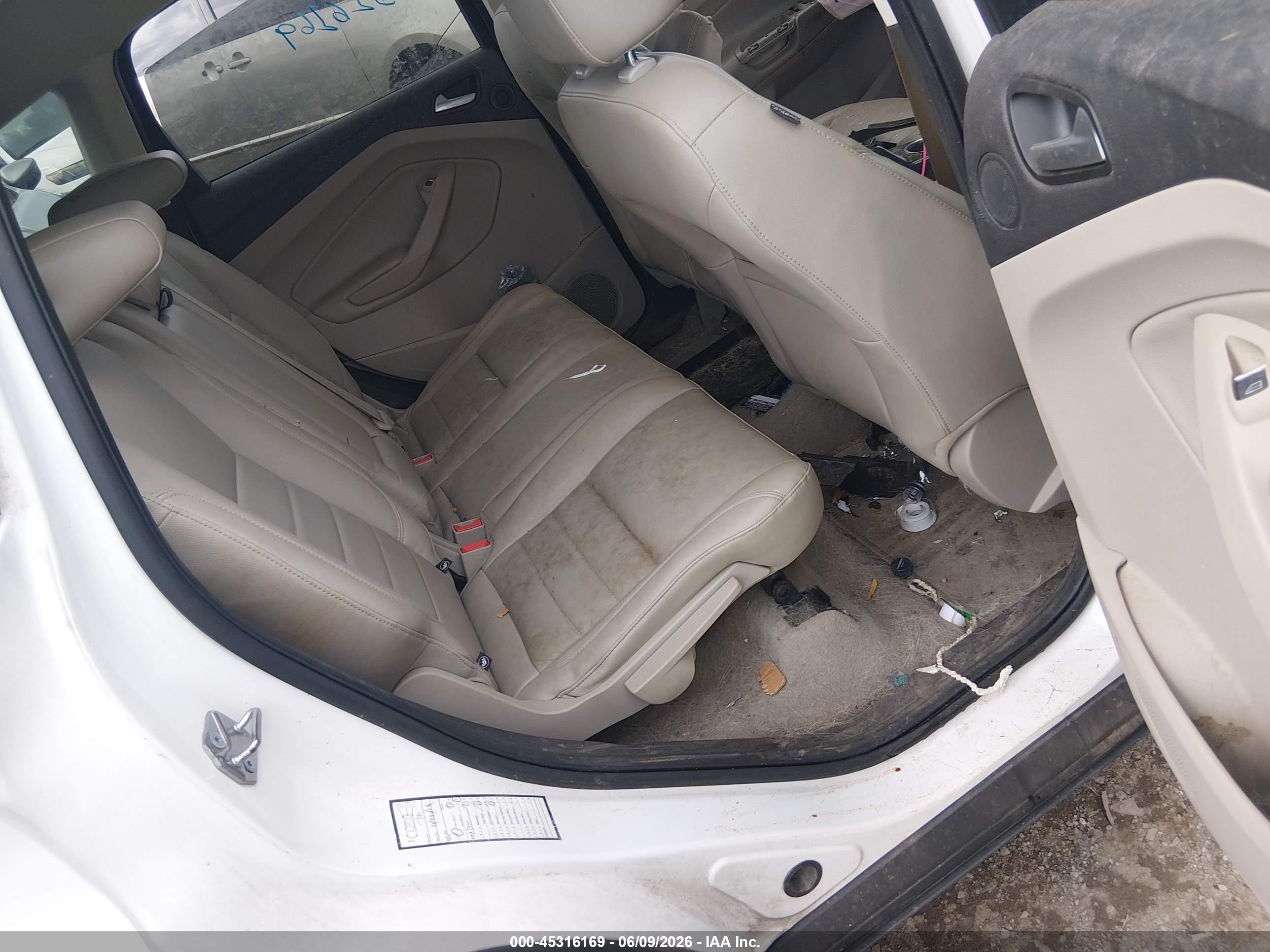 2015 Ford Escape Titanium White vin: 1FMCU0J97FUA69098