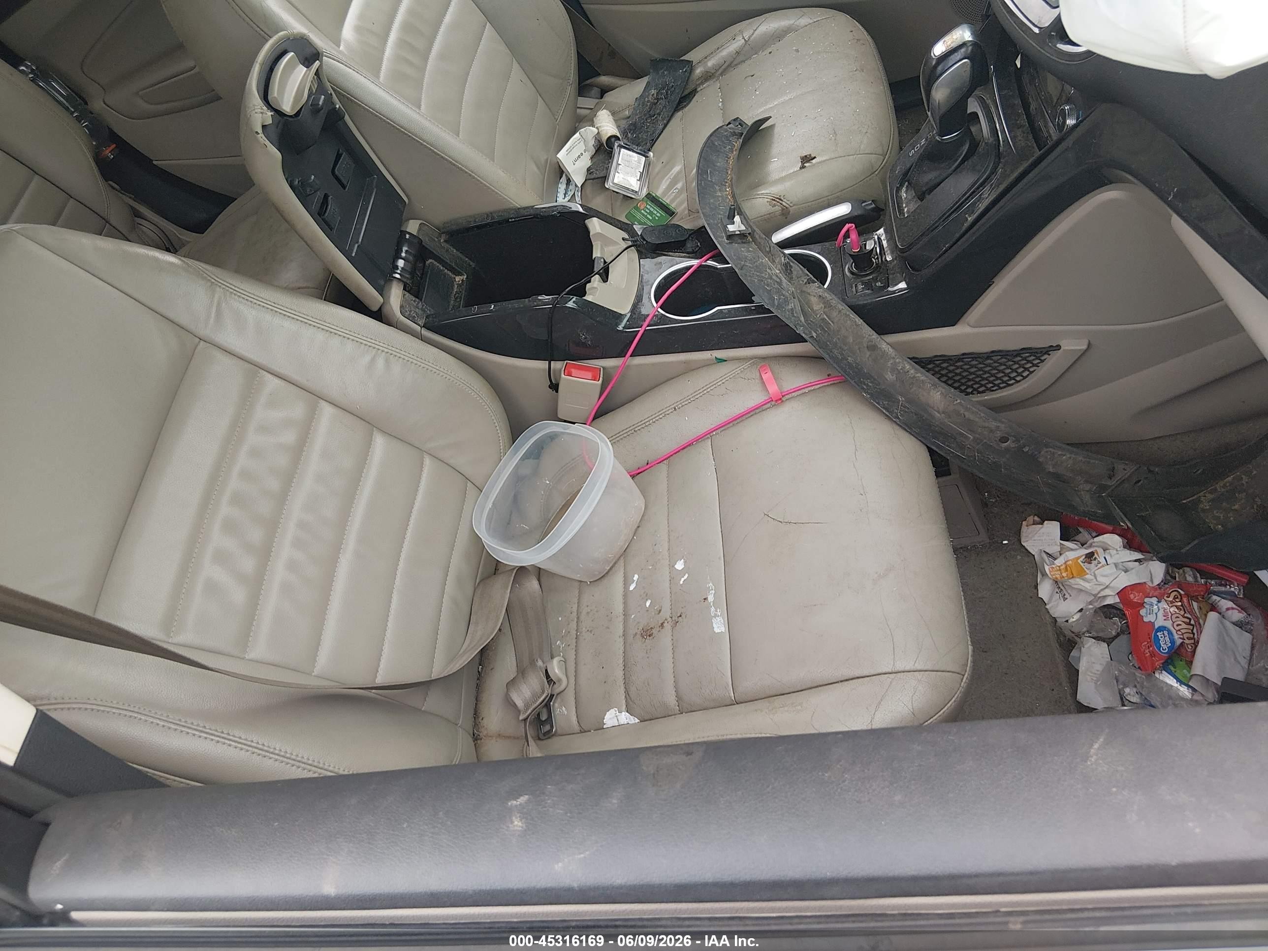 2015 Ford Escape Titanium White vin: 1FMCU0J97FUA69098