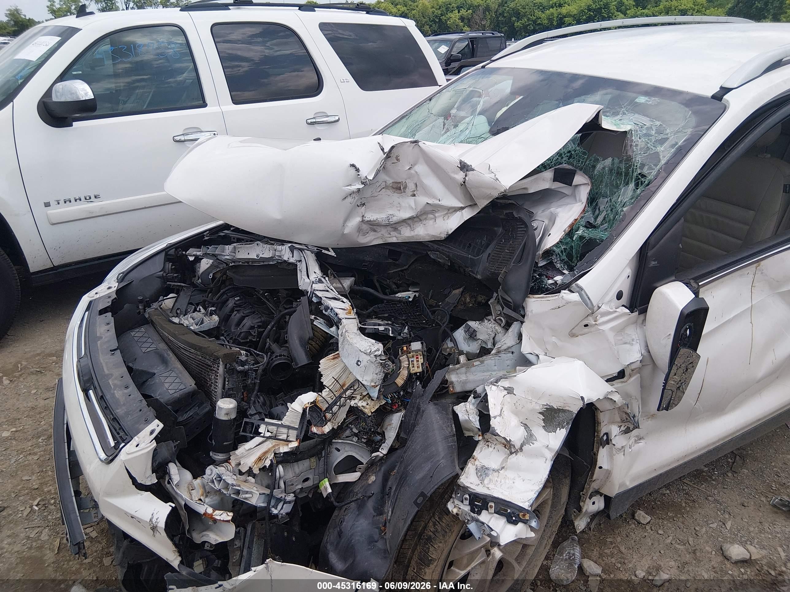 2015 Ford Escape Titanium White vin: 1FMCU0J97FUA69098