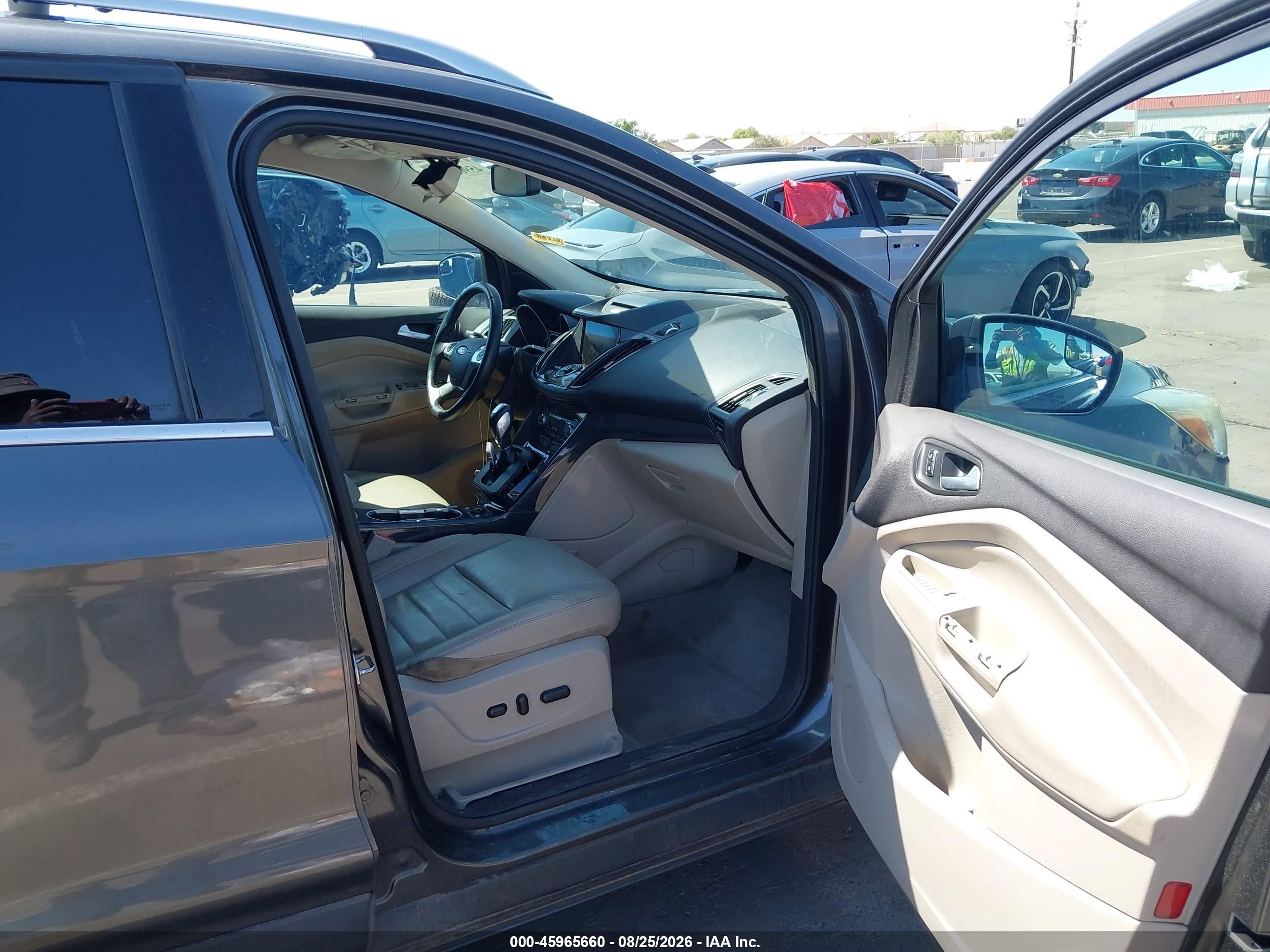 2015 Ford Escape Titanium Серебряный vin: 1FMCU0J98FUB63068