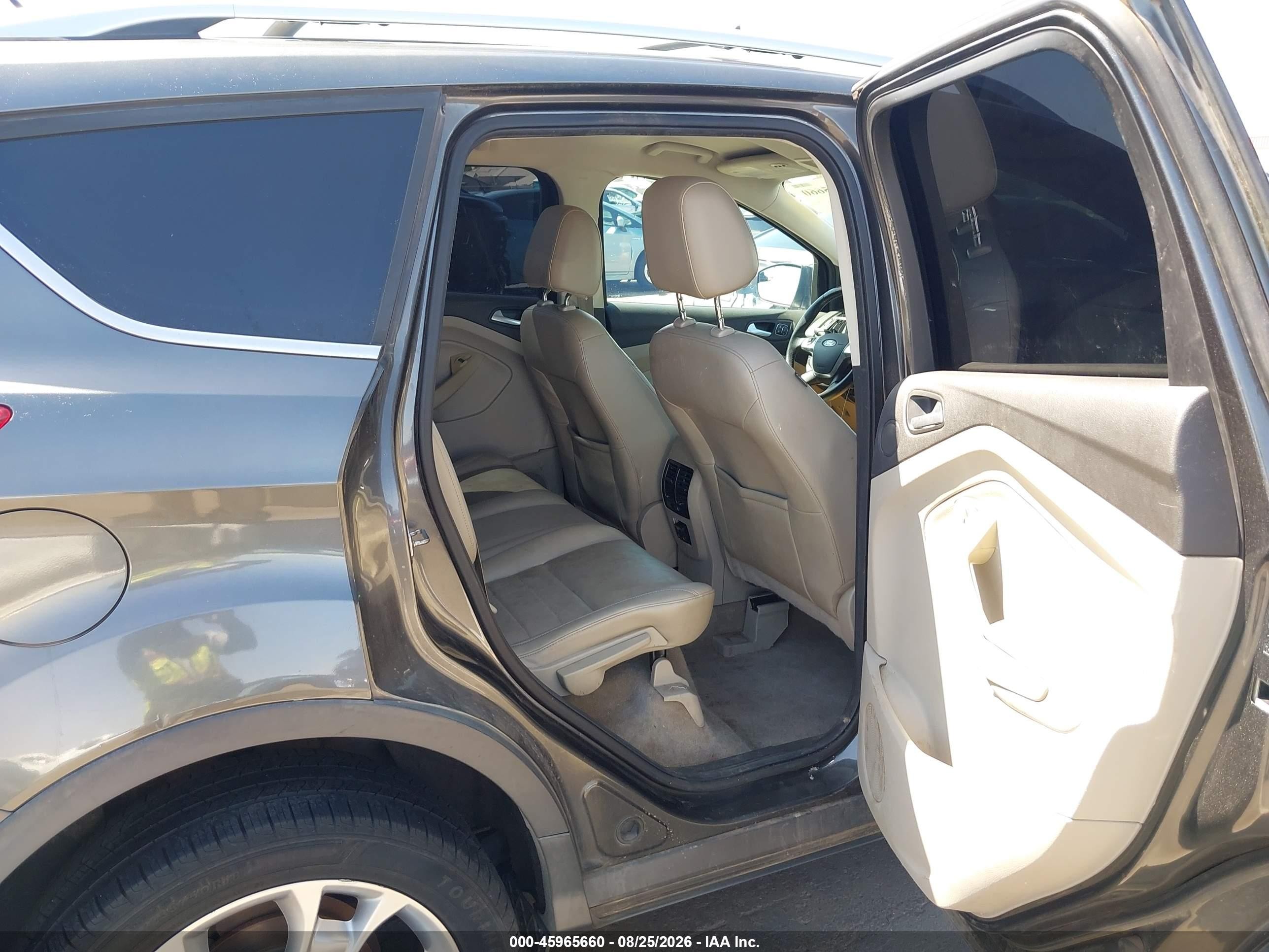 2015 Ford Escape Titanium Серебряный vin: 1FMCU0J98FUB63068