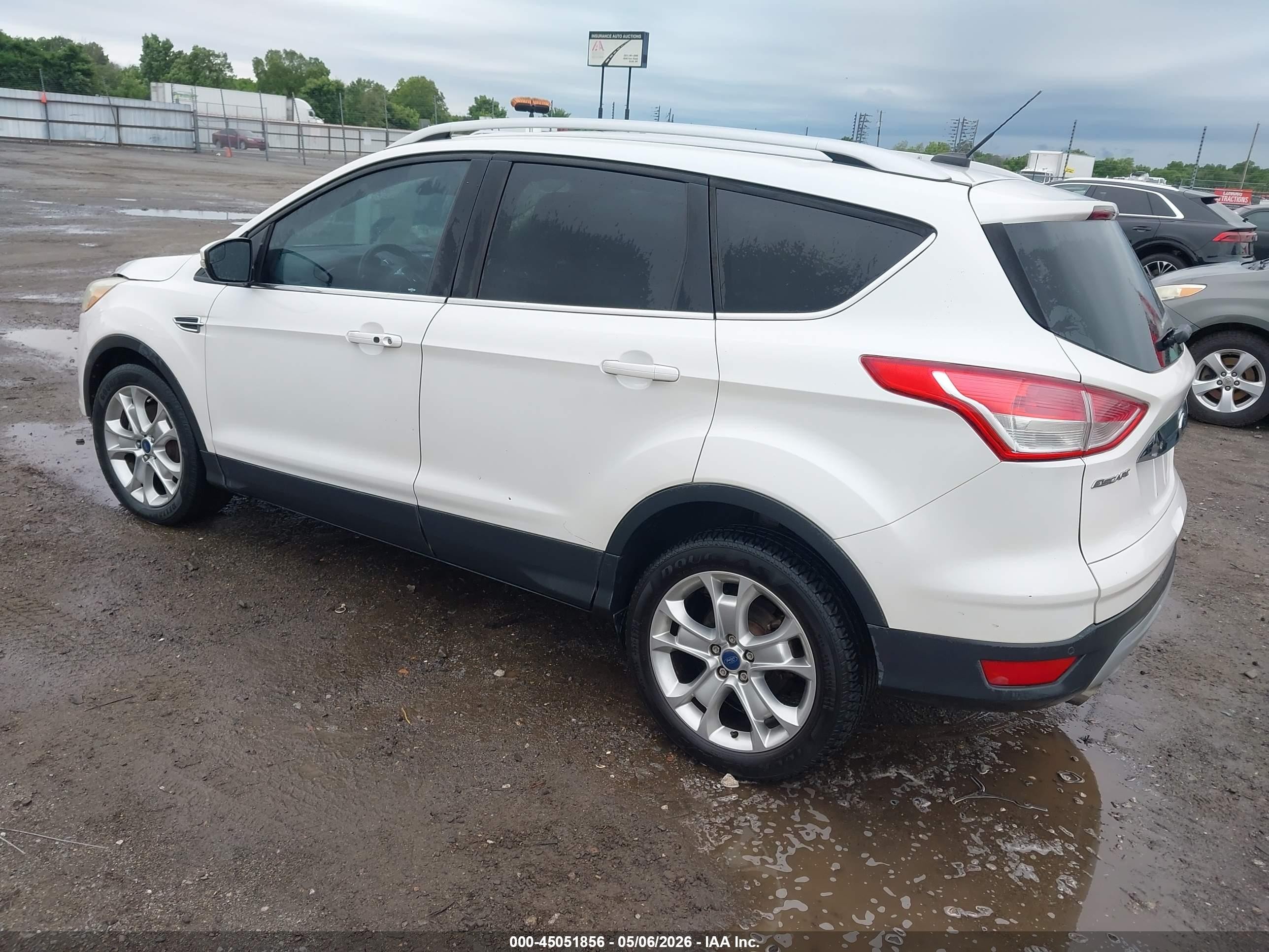 2015 Ford Escape Titanium Белый vin: 1FMCU0J98FUC35516