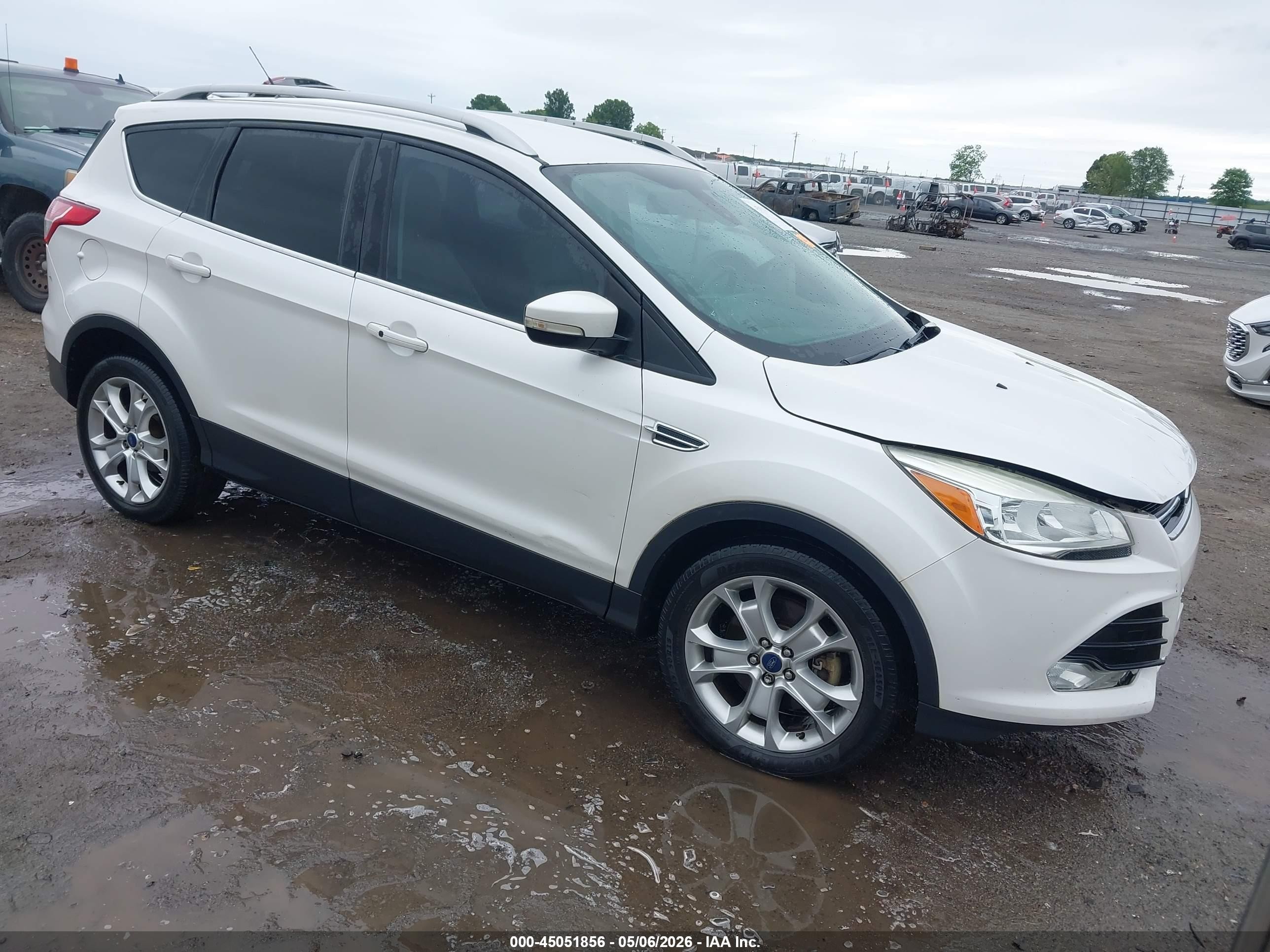 2015 Ford Escape Titanium White vin: 1FMCU0J98FUC35516
