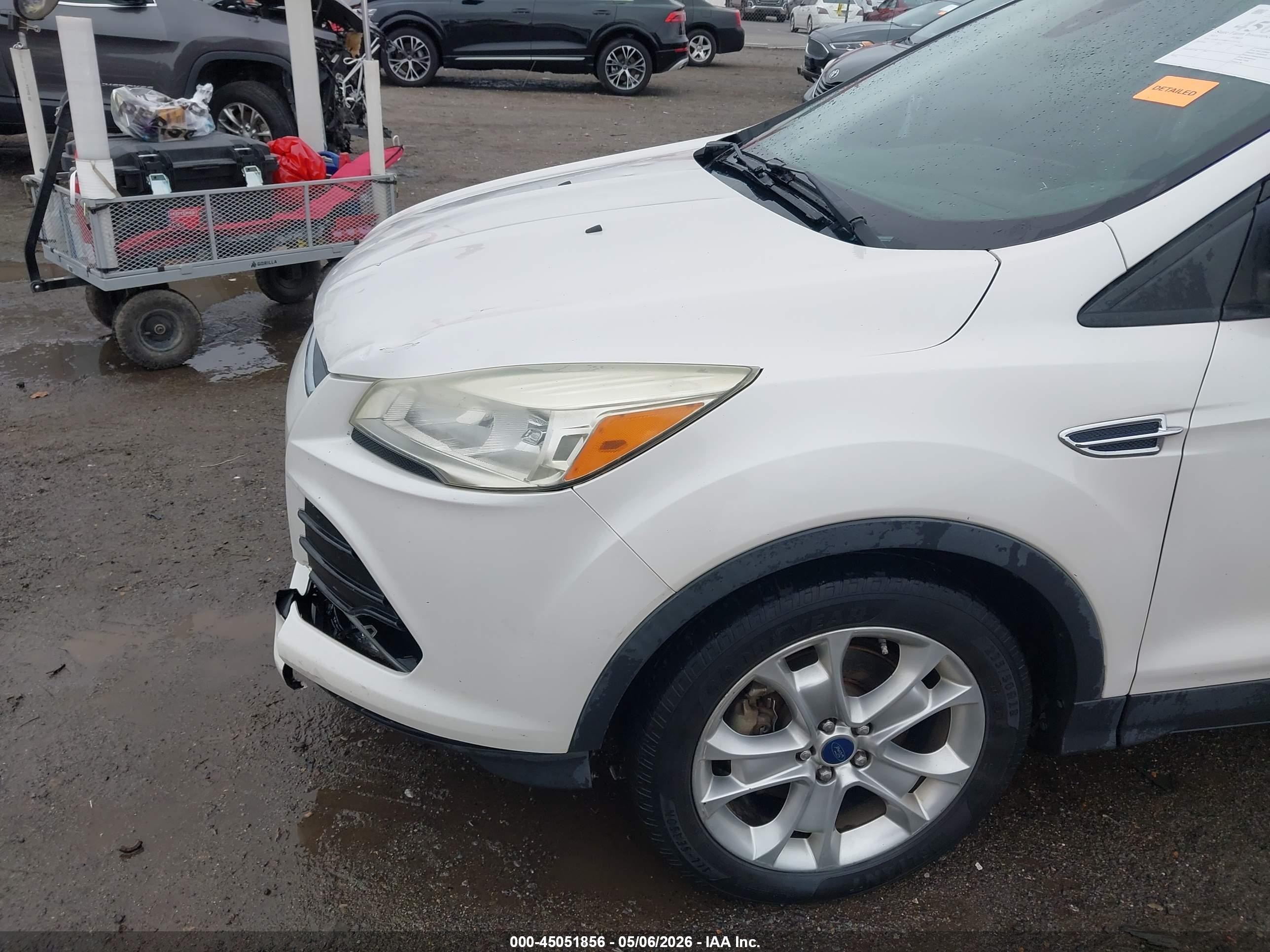 2015 Ford Escape Titanium Белый vin: 1FMCU0J98FUC35516