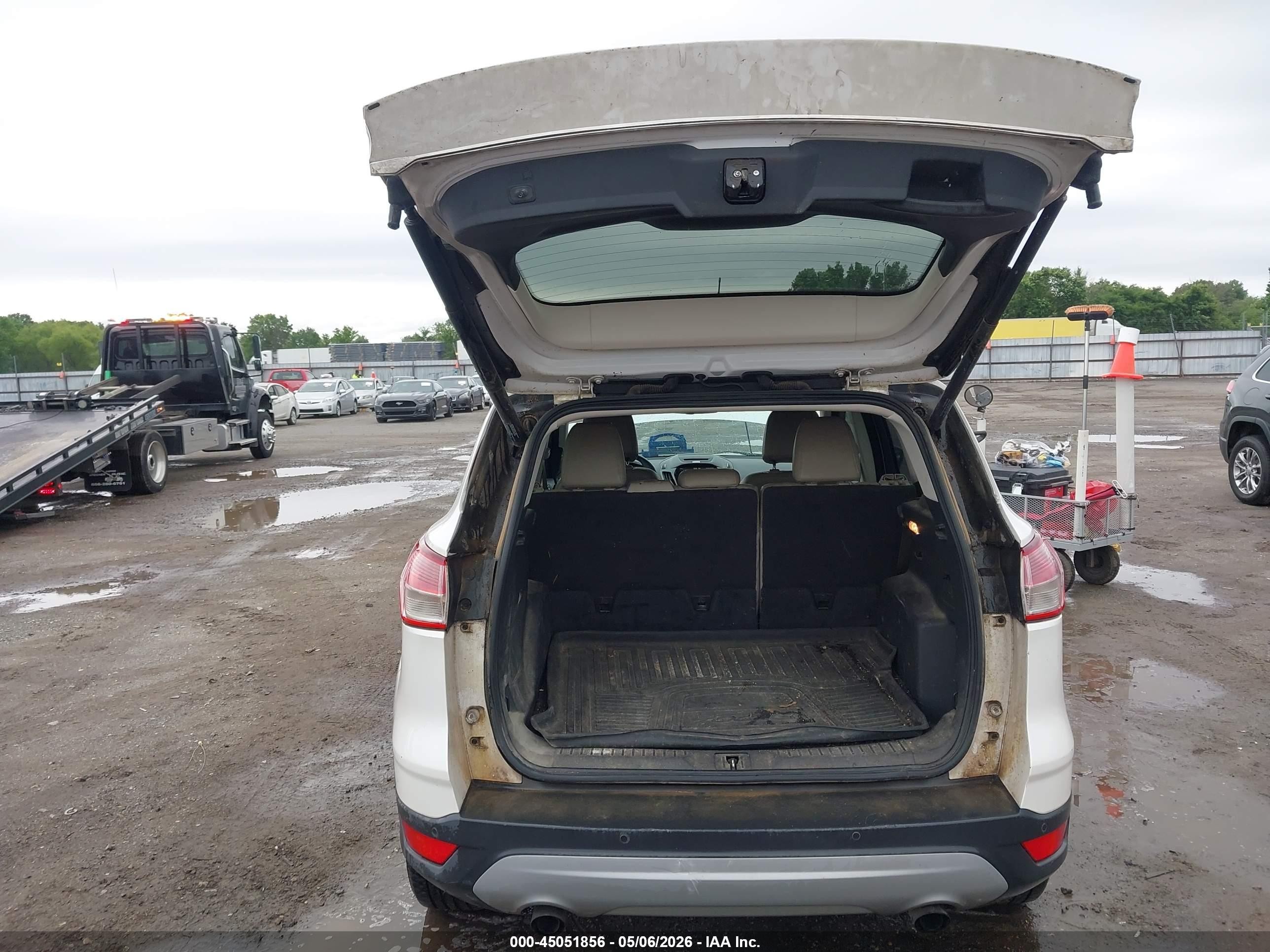 2015 Ford Escape Titanium Белый vin: 1FMCU0J98FUC35516