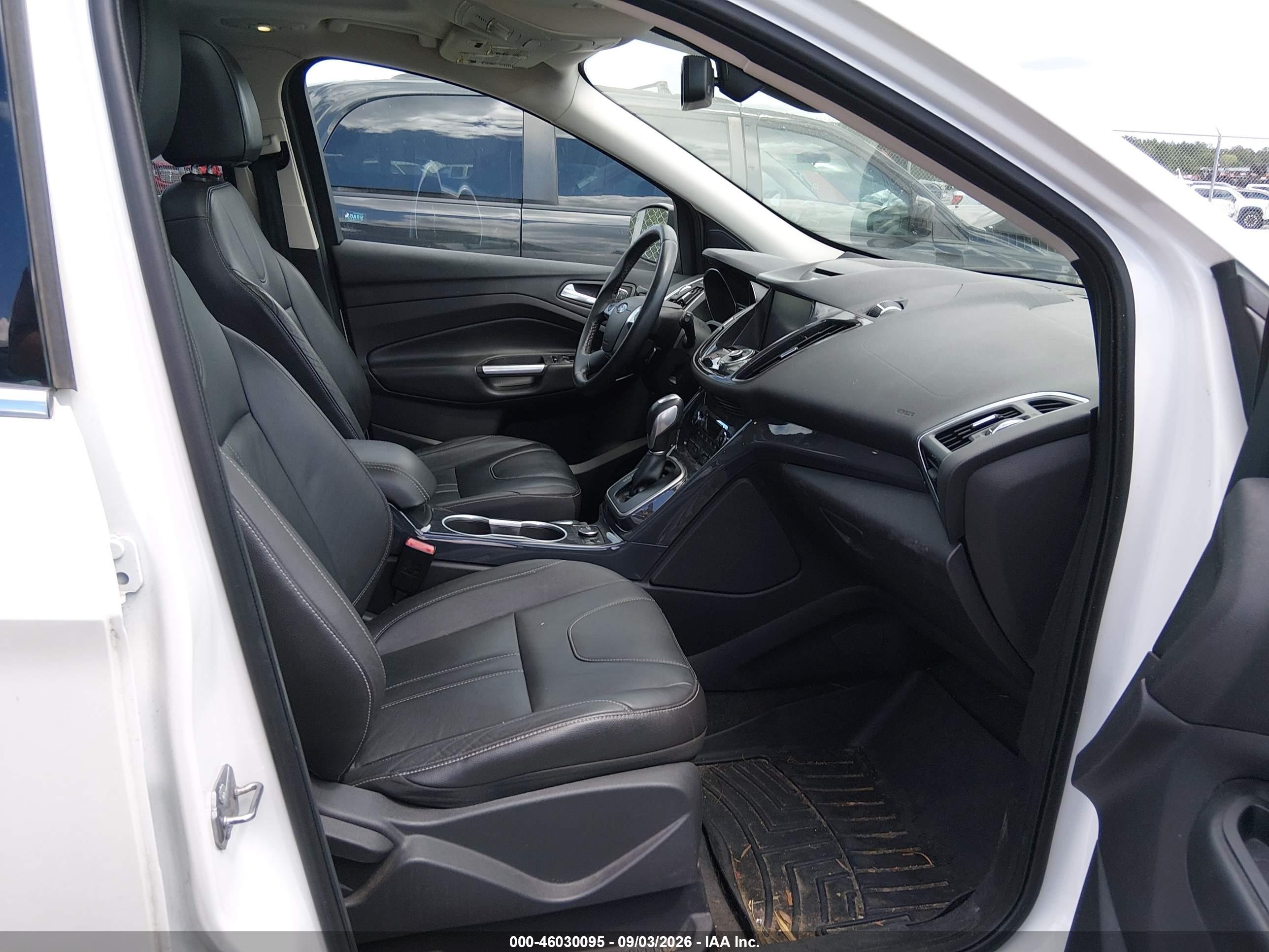 2013 Ford Escape Titanium Белый vin: 1FMCU0J99DUA46418