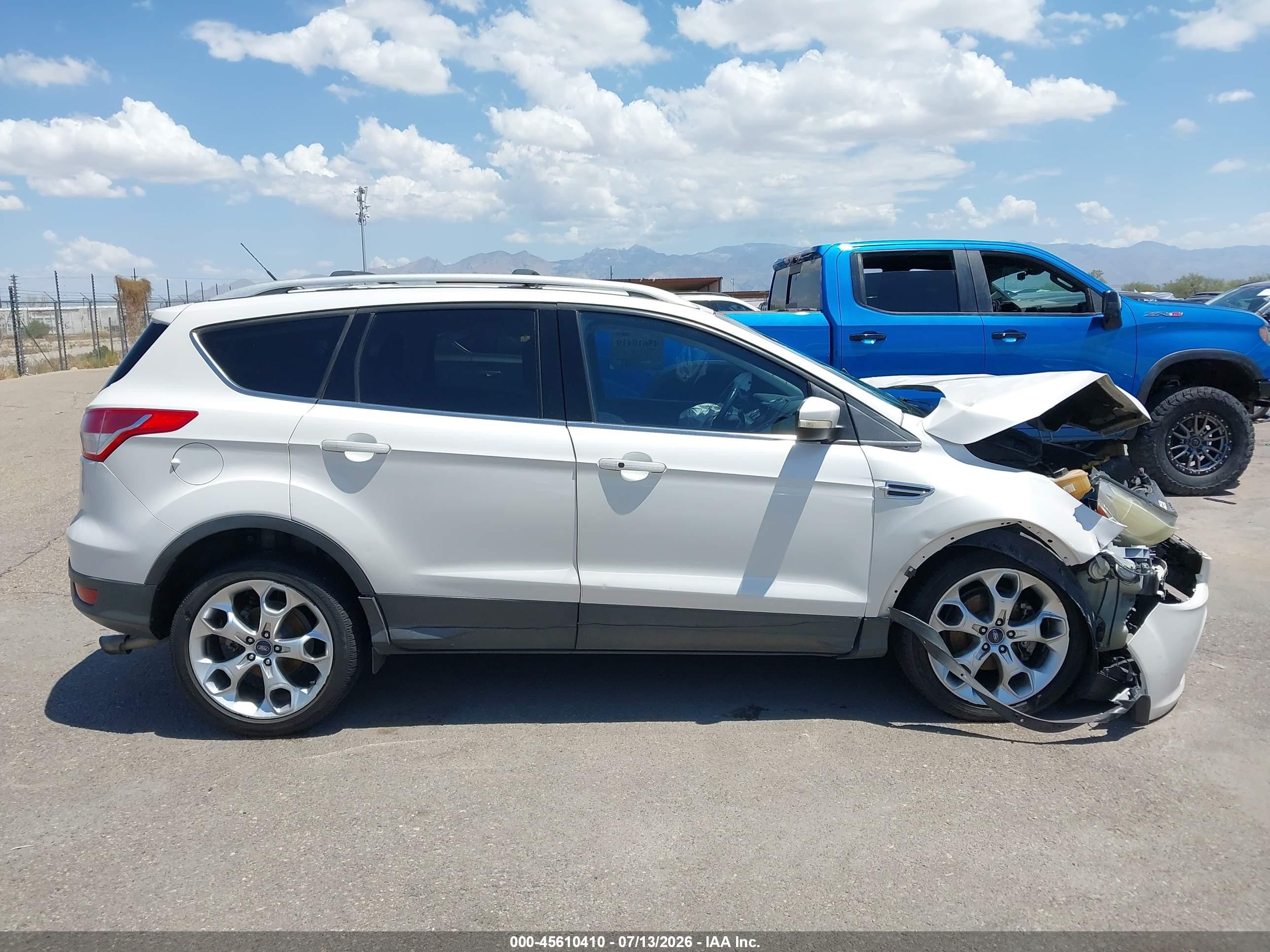 2013 Ford Escape Titanium White vin: 1FMCU0J99DUD39428
