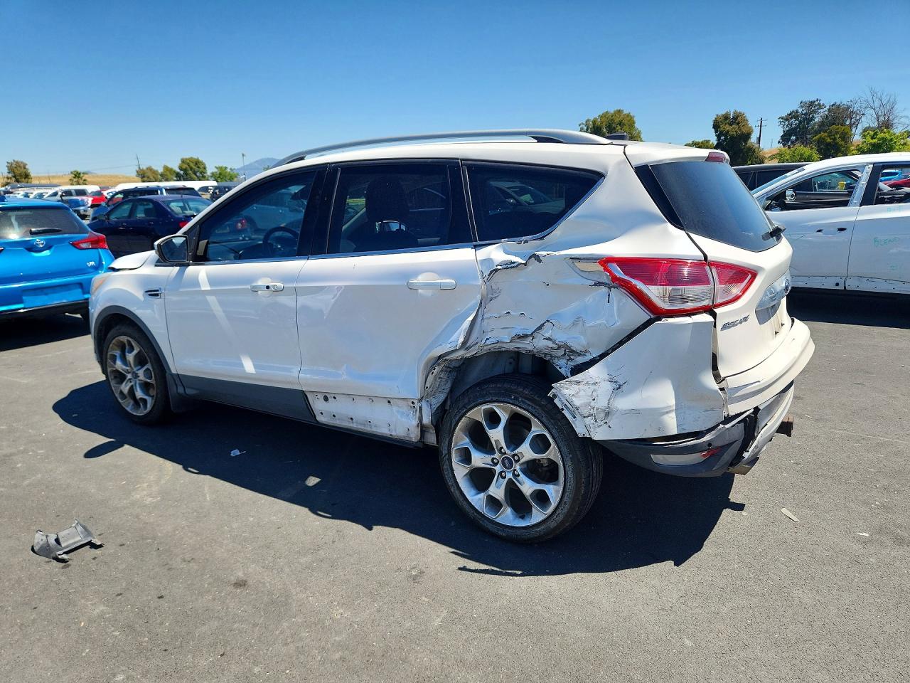 2014 Ford Escape Titanium White vin: 1FMCU0J99EUE38882